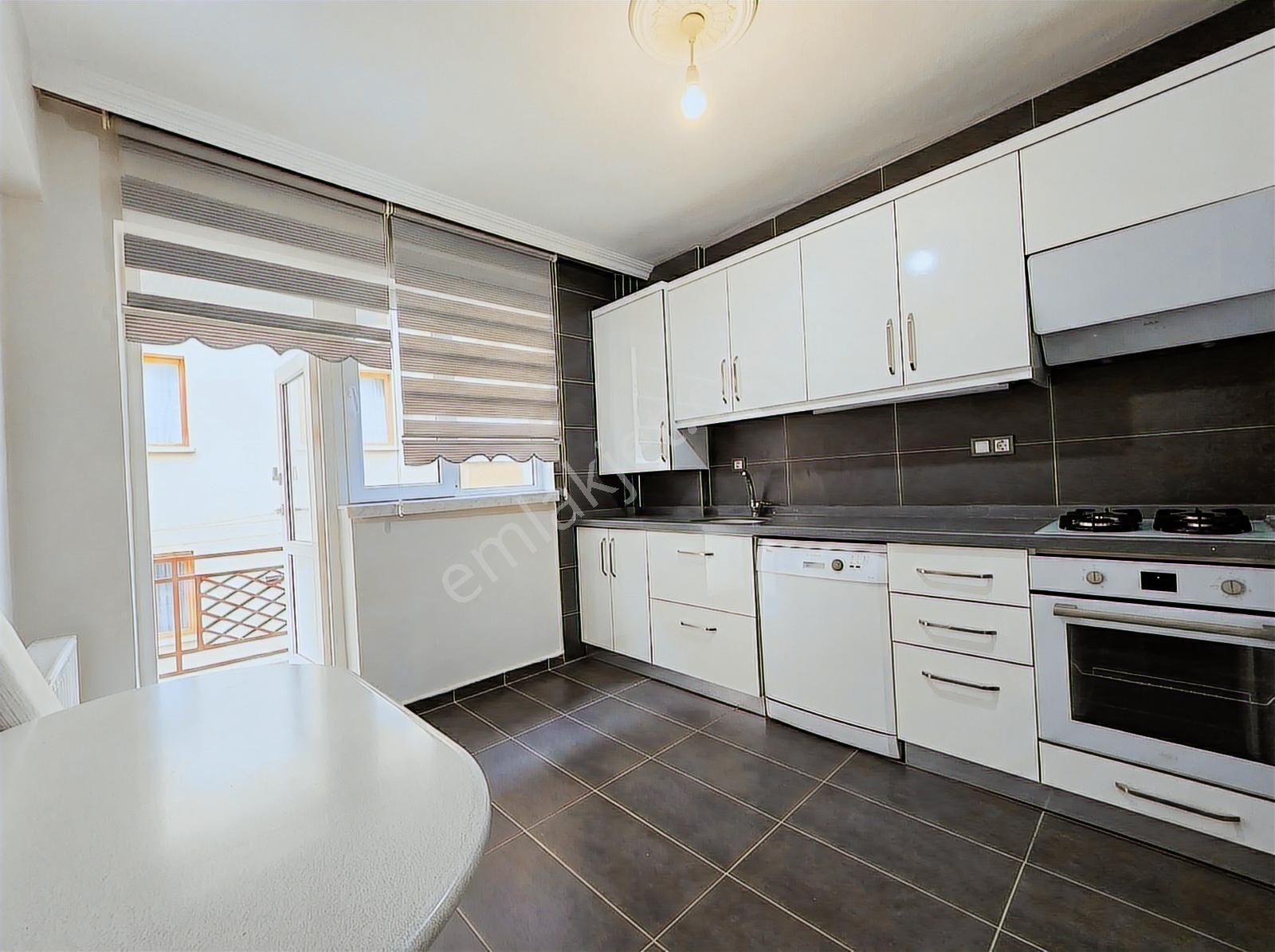 Çankaya Naci Çakır Mahallesinde Kombili Ve Eşyalı 3+1 Ara Kat