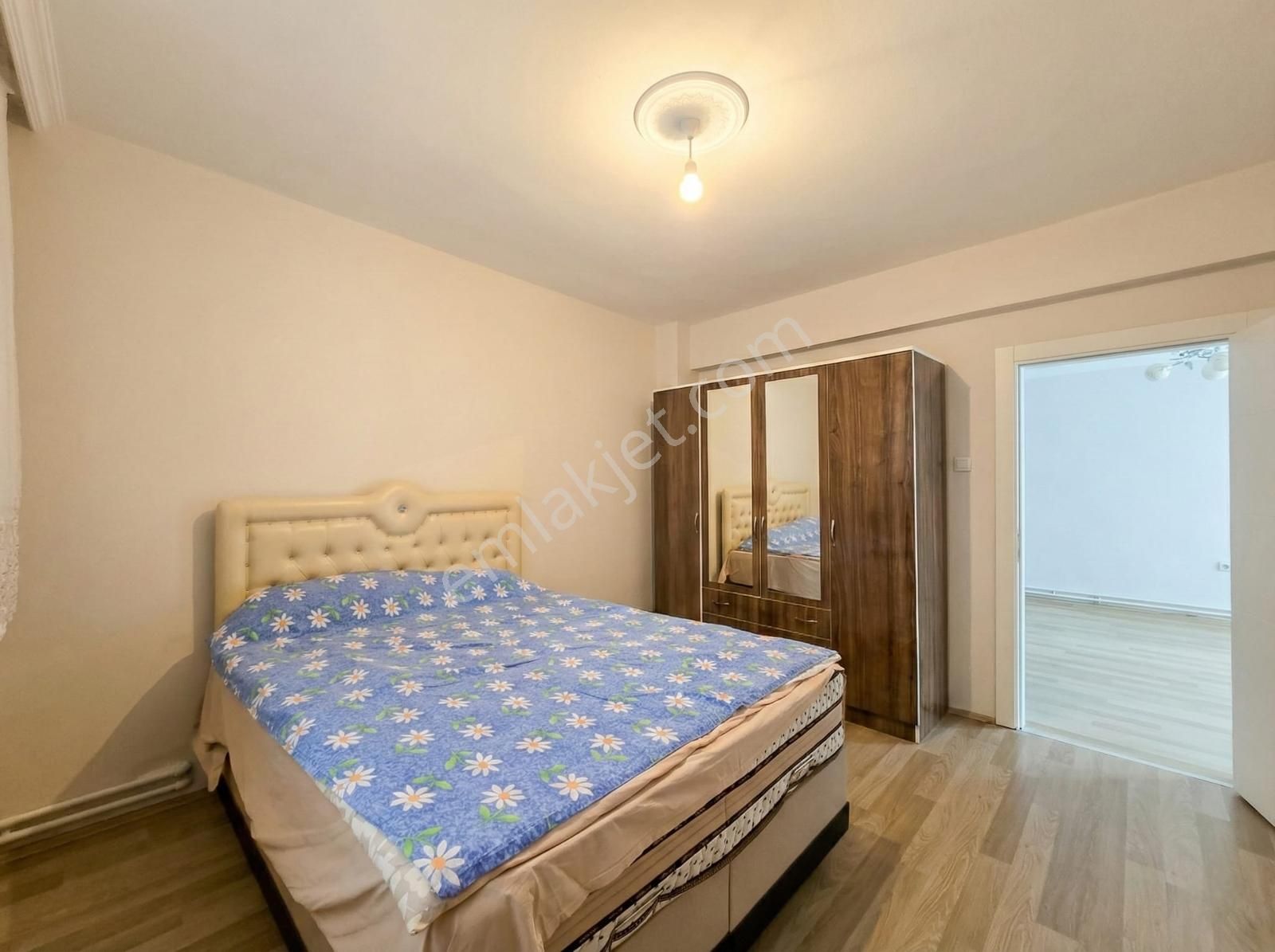 Çankaya Naci Çakır Mahallesinde Kombili Ve Eşyalı 3+1 Ara Kat - Görsel 12