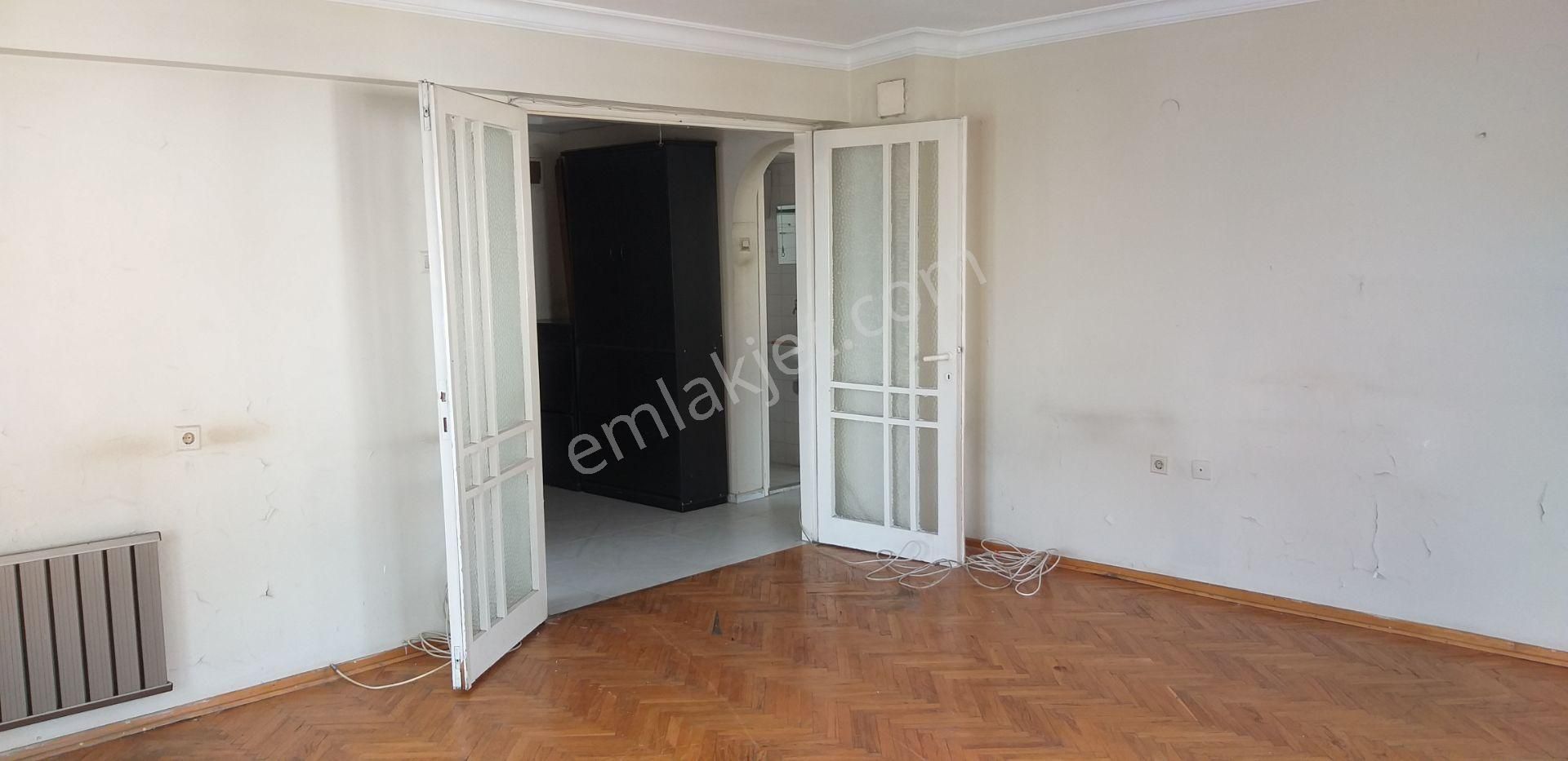 Bayraklı Mansuroğlu Mah. Çamkıran Durağının Karşısında Satılık Komple Kılasik Daire (yatırımlık) - Görsel 7