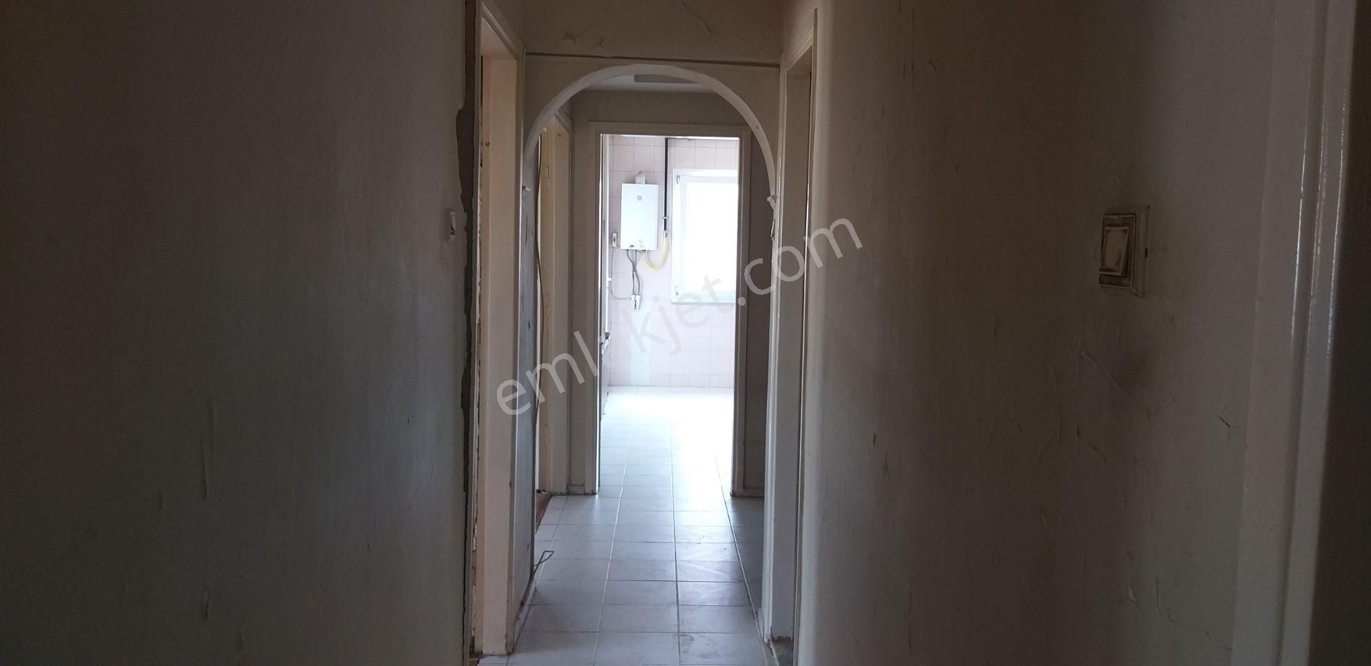 Bayraklı Mansuroğlu Mah. Çamkıran Durağının Karşısında Satılık Komple Kılasik Daire (yatırımlık) - Görsel 12