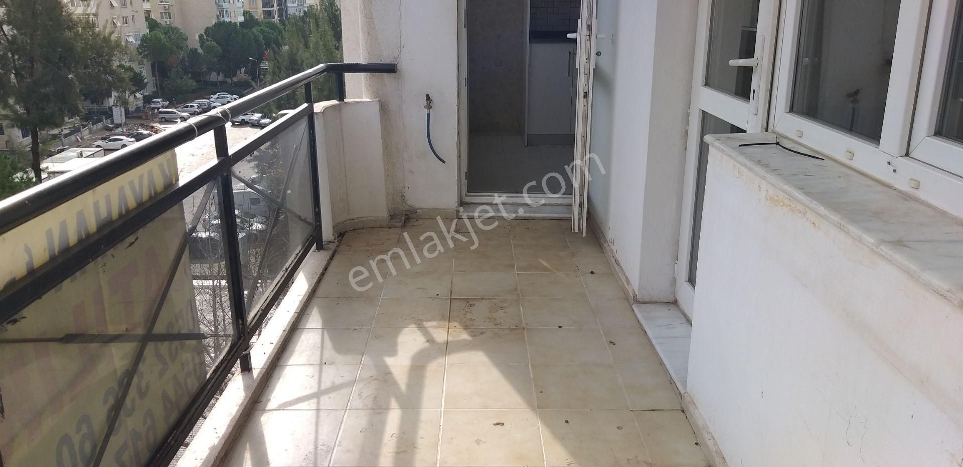 Bayraklı Mansuroğlu Mah. Çamkıran Durağının Karşısında Satılık Komple Kılasik Daire (yatırımlık) - Görsel 18