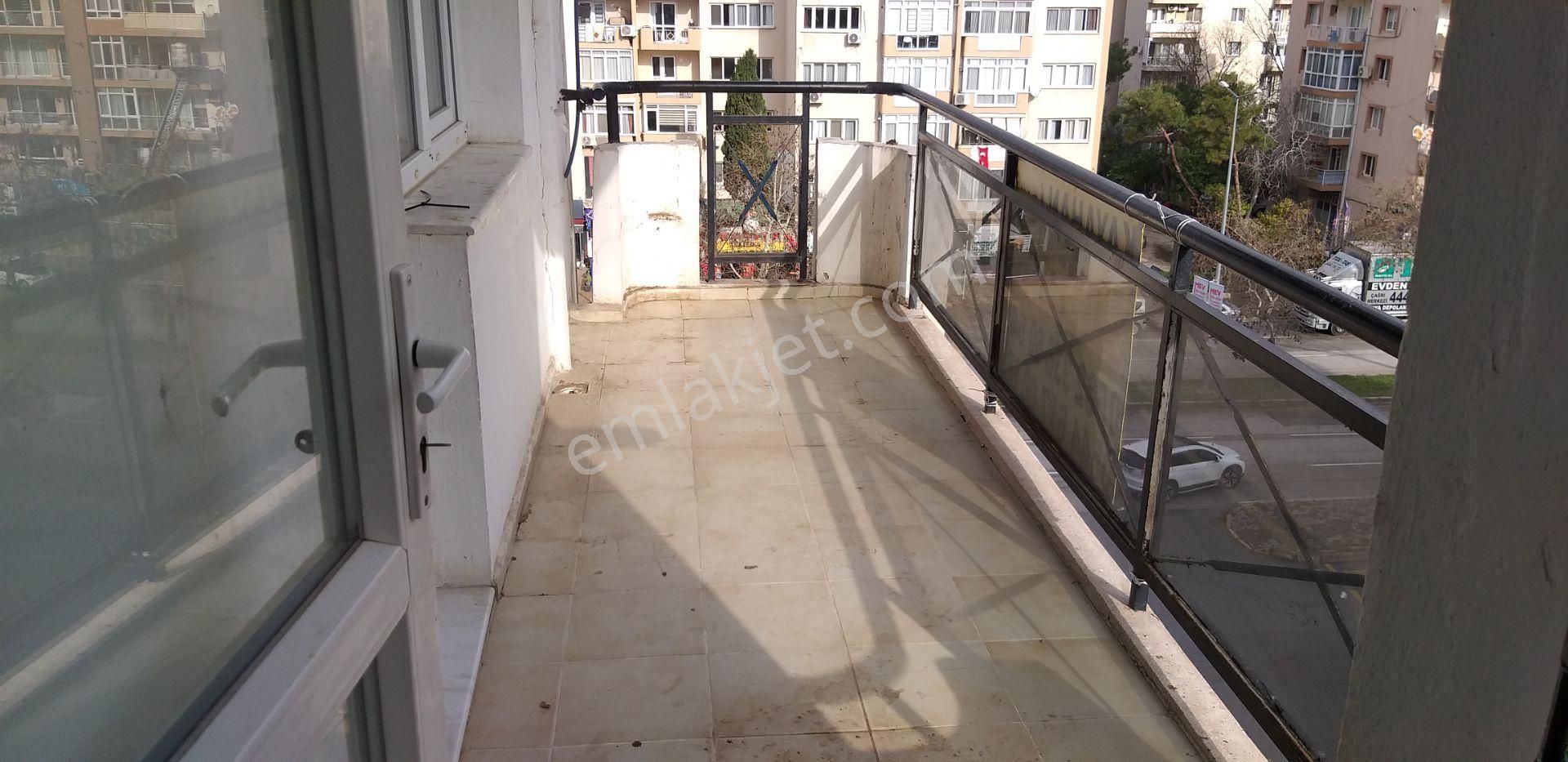 Bayraklı Mansuroğlu Mah. Çamkıran Durağının Karşısında Satılık Komple Kılasik Daire (yatırımlık) - Görsel 17