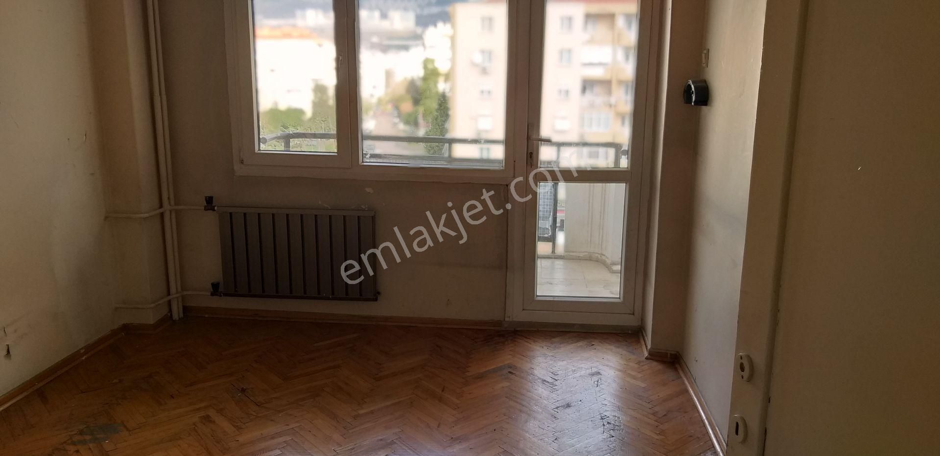 Bayraklı Mansuroğlu Mah. Çamkıran Durağının Karşısında Satılık Komple Kılasik Daire (yatırımlık) - Görsel 9