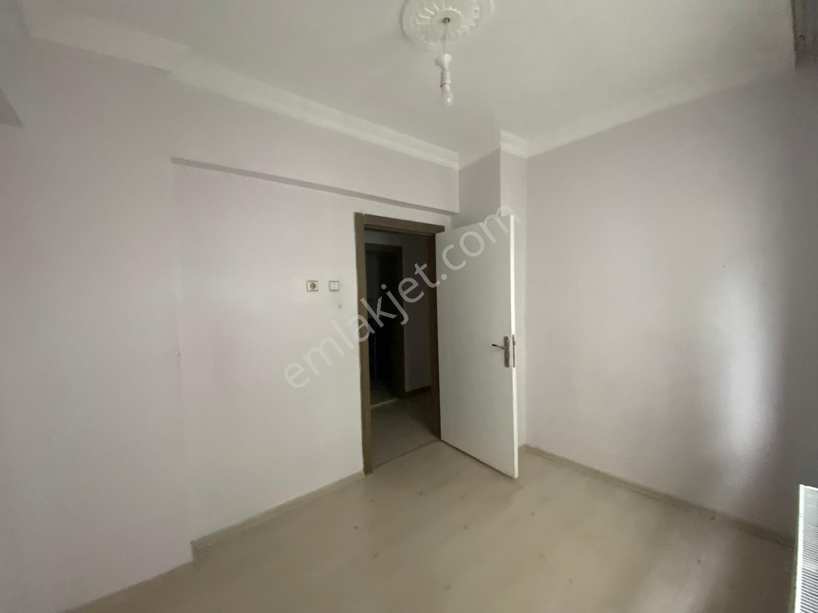 Koza Emlak'tan Mareşal Çakmak Mahalesinde Full Yapılı Kat Konumunda 3+1 Güney Ön Cepheli Dairee - Görsel 18