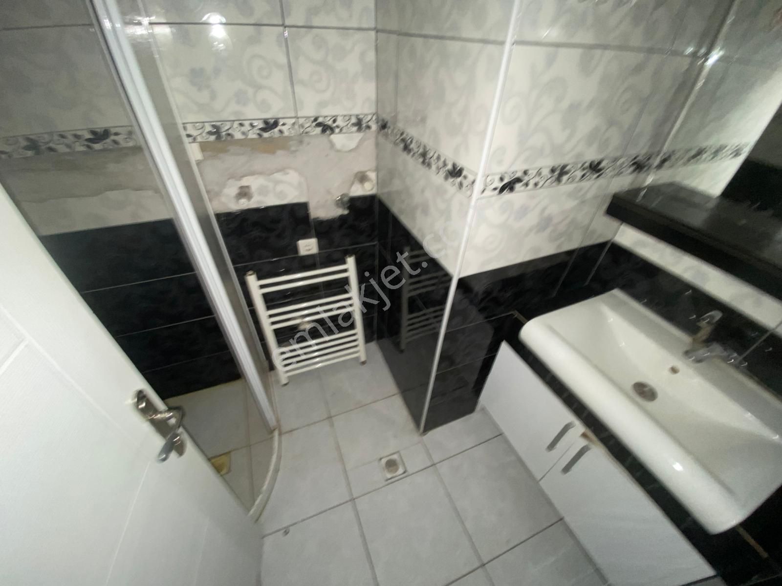 Koza Emlak'tan Mareşal Çakmak Mahalesinde Full Yapılı Kat Konumunda 3+1 Güney Ön Cepheli Dairee - Görsel 24