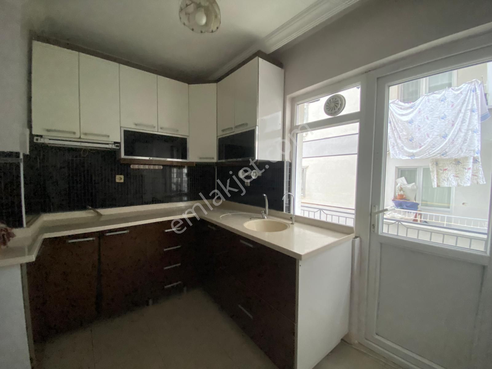 Koza Emlak'tan Mareşal Çakmak Mahalesinde Full Yapılı Kat Konumunda 3+1 Güney Ön Cepheli Dairee - Görsel 2