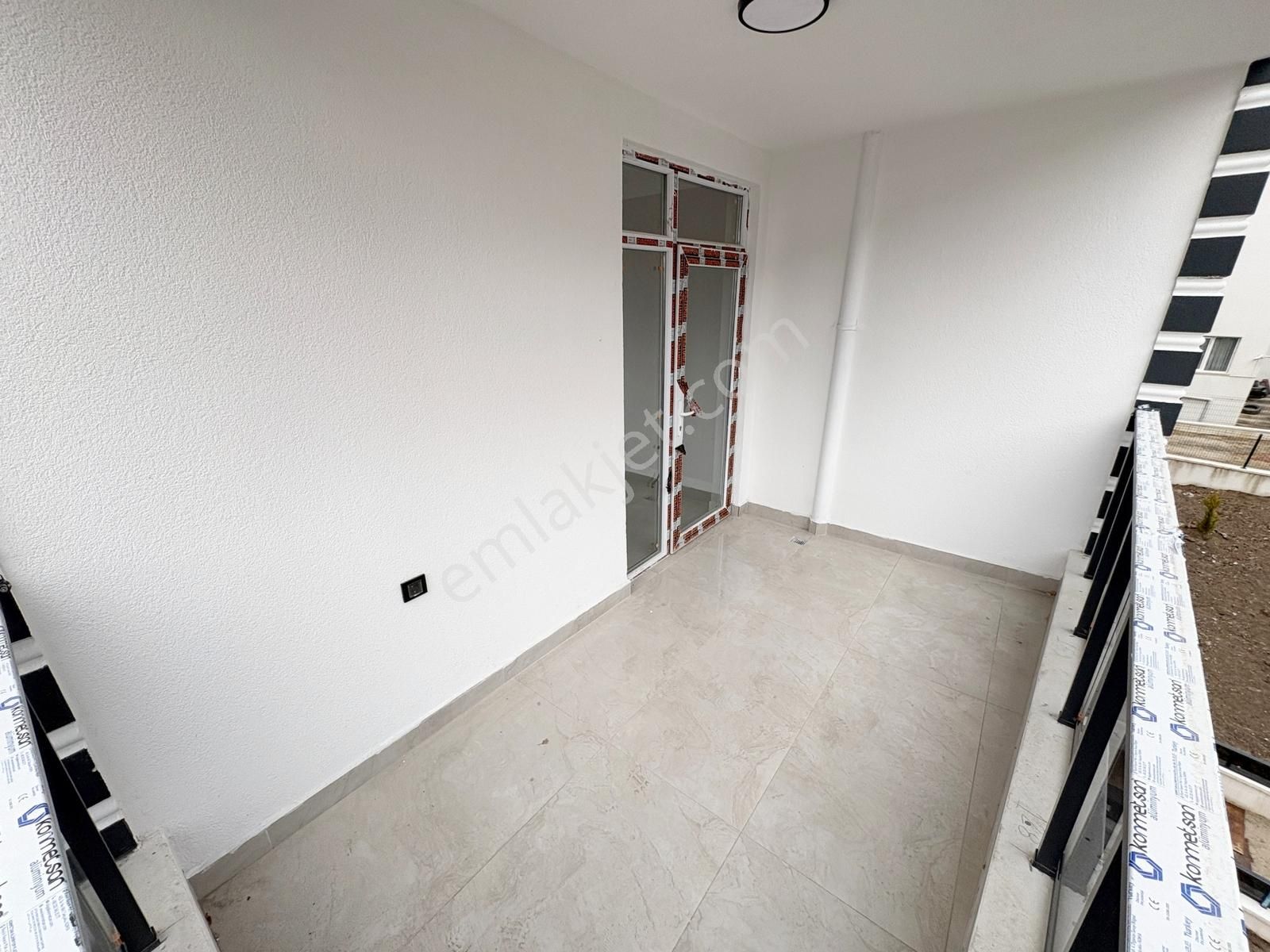 3+1 1.kat Ayvalı Merkezde Sıfır Geniş Oturum E.banyo Asansör - Görsel 8