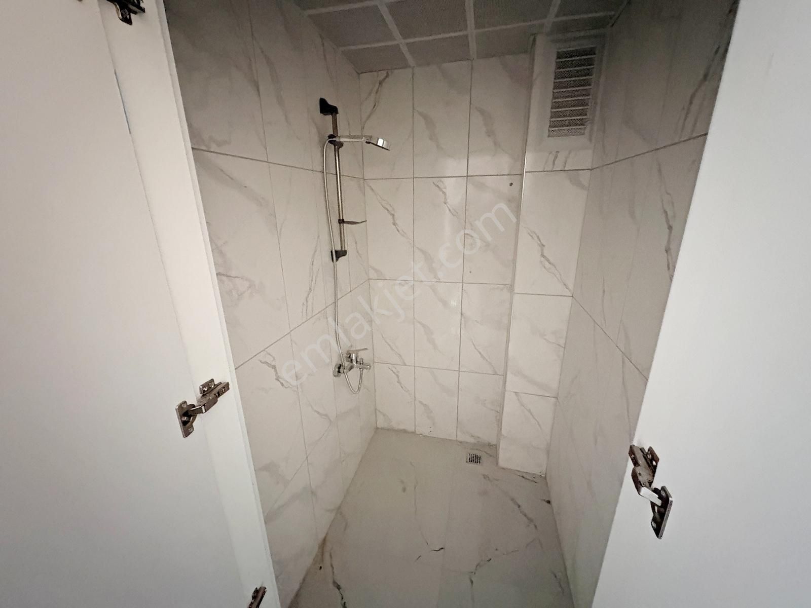 3+1 1.kat Ayvalı Merkezde Sıfır Geniş Oturum E.banyo Asansör - Görsel 34
