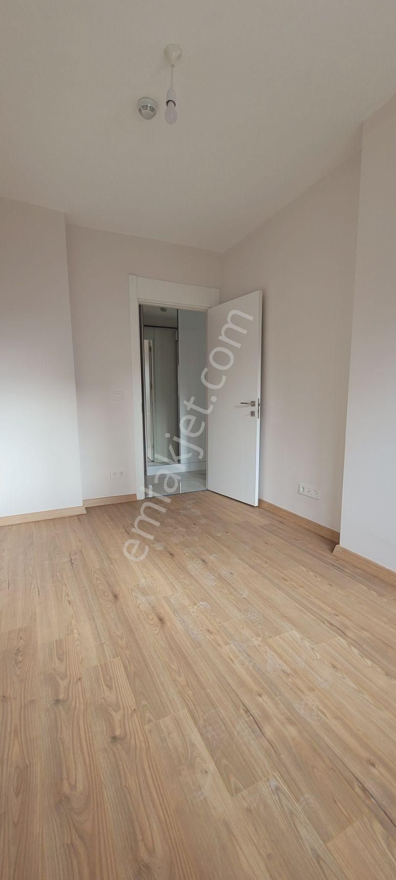 Şenesenevlerde Yüzme Havuzlu Güvenlikli 2+1 Net 65m2 - Görsel 19