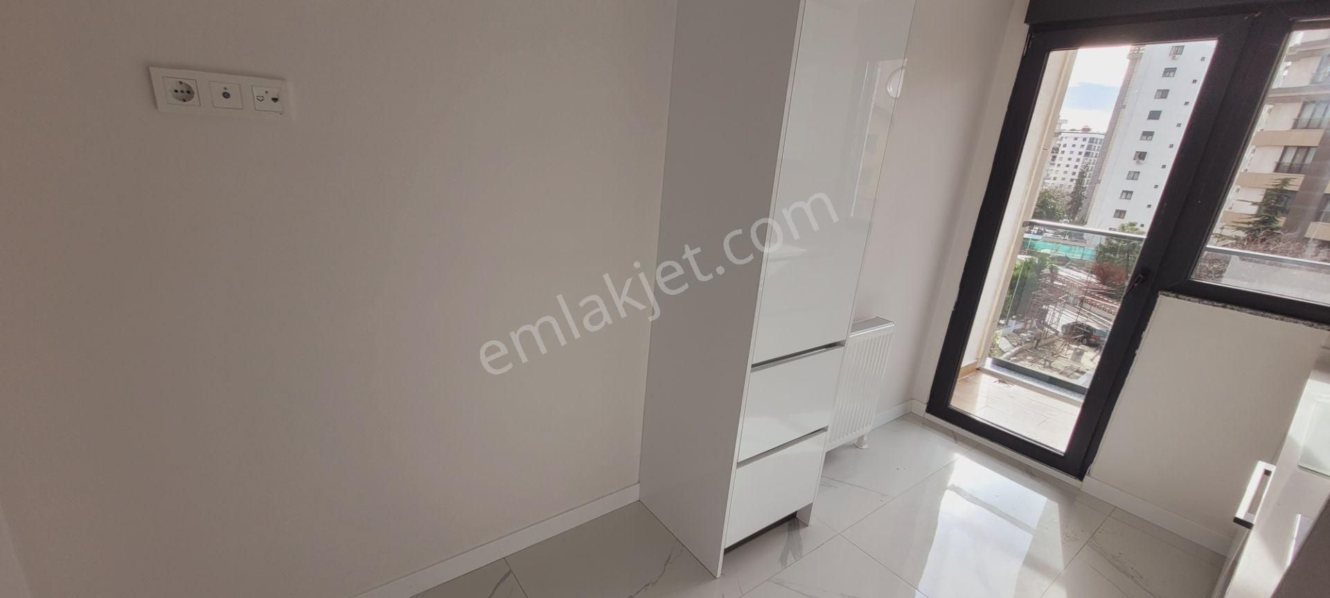 Şenesenevlerde Yüzme Havuzlu Güvenlikli 2+1 Net 65m2 - Görsel 4