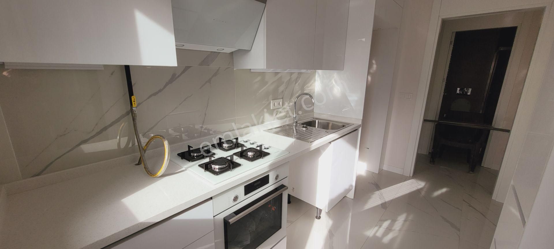 Şenesenevlerde Yüzme Havuzlu Güvenlikli 2+1 Net 65m2 - Görsel 3