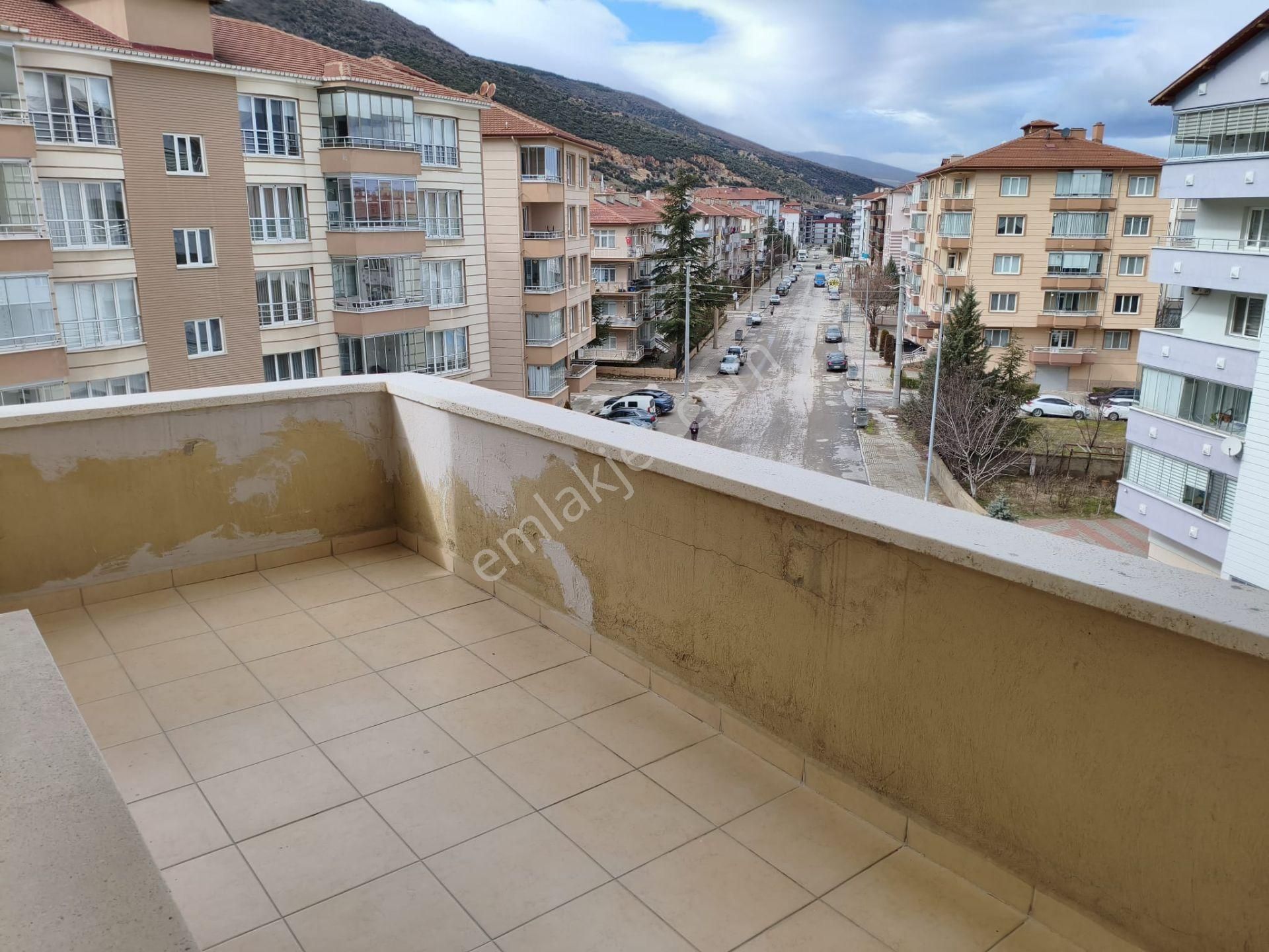 Yarenler Mahallesinde 3 Yol Ağzında Ara Kat Kiralık Daire - Görsel 5