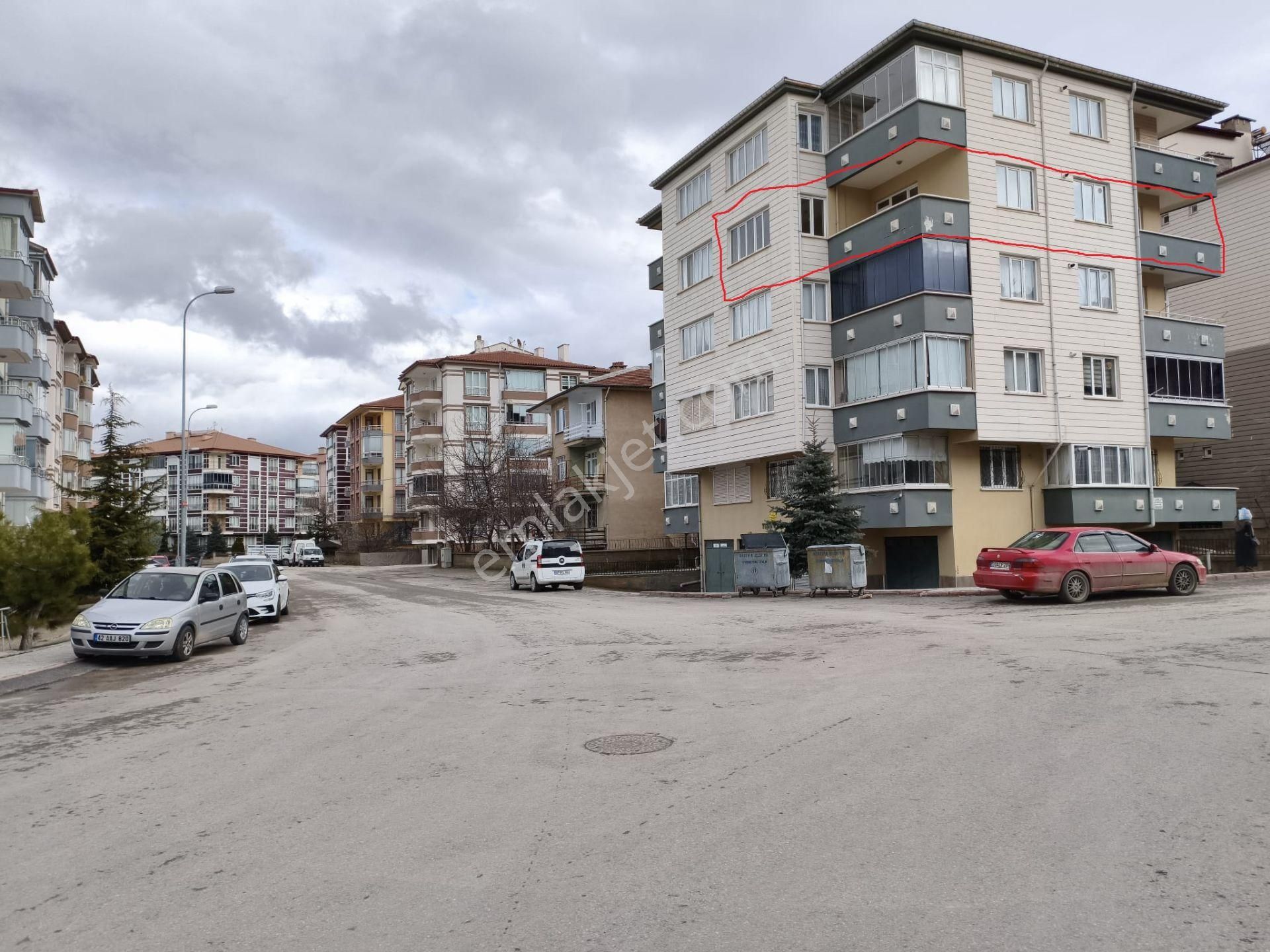 Yarenler Mahallesinde 3 Yol Ağzında Ara Kat Kiralık Daire