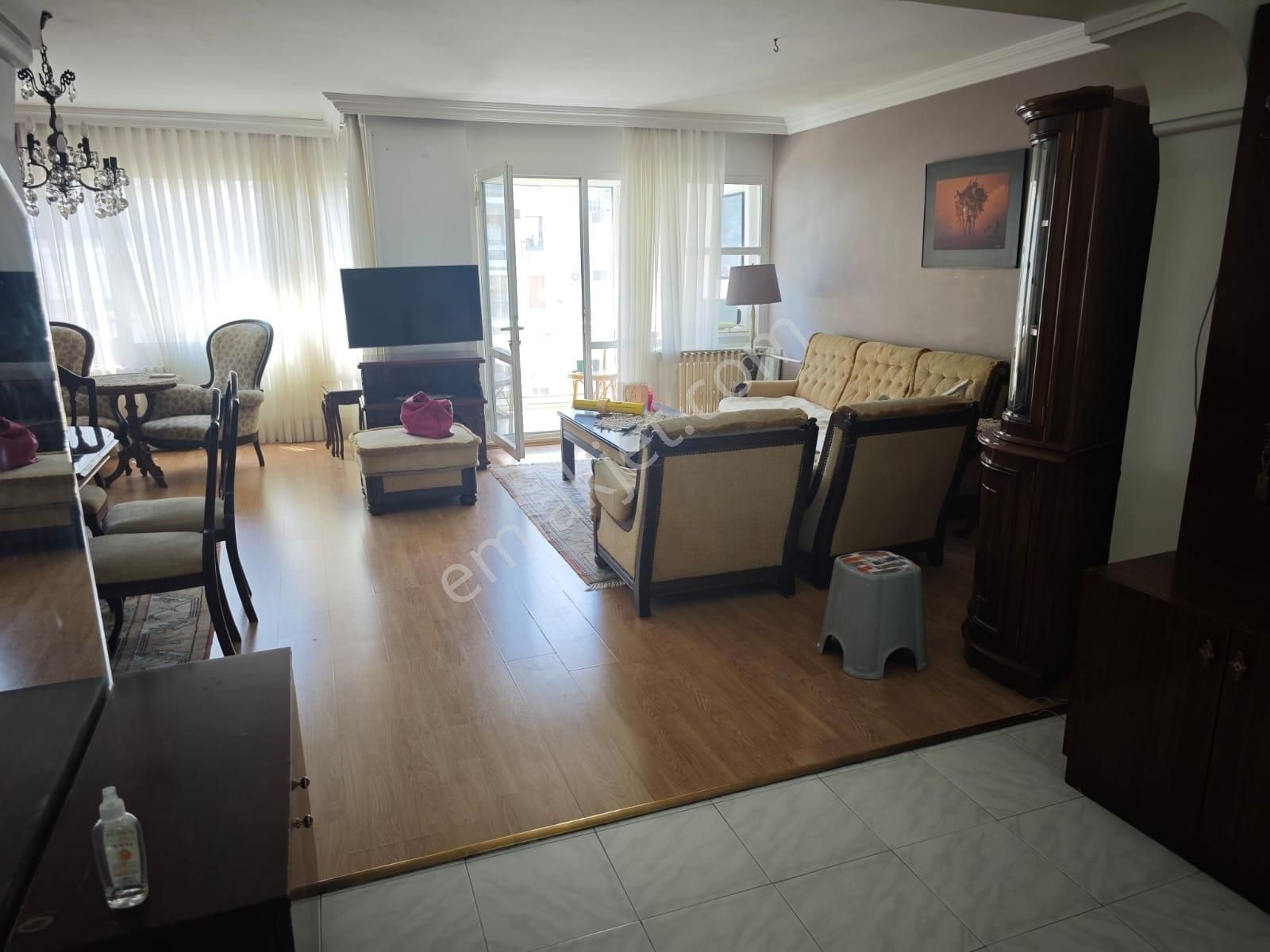 Amerikan Koleji Yanı Cadde Üzeri Eşyalı Kiralık 4.arakat - Görsel 3