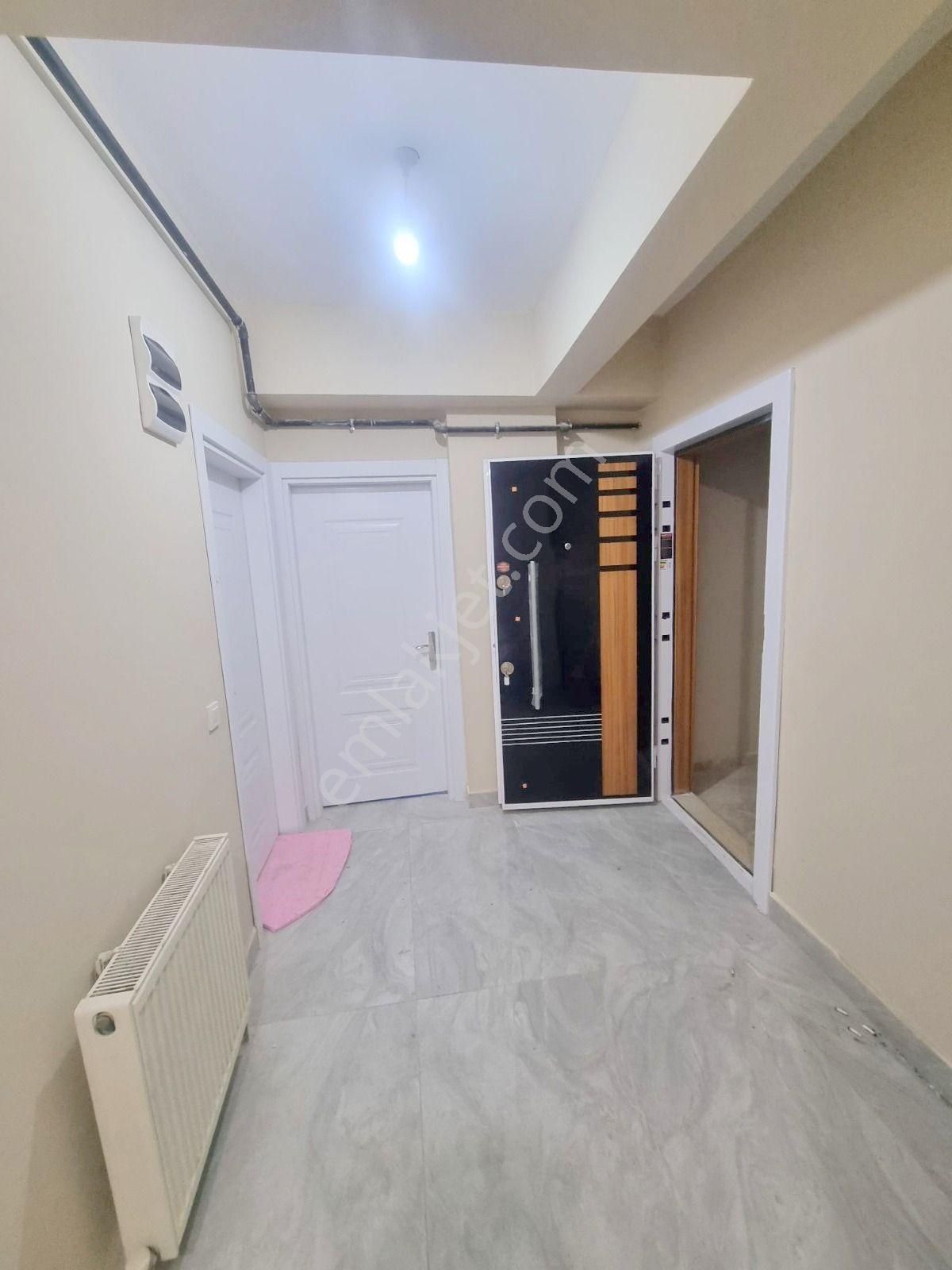 Tarabyaüstü Cumhuriyette Komple Yeni Binada 2+1 Girişkat Daire - Görsel 2