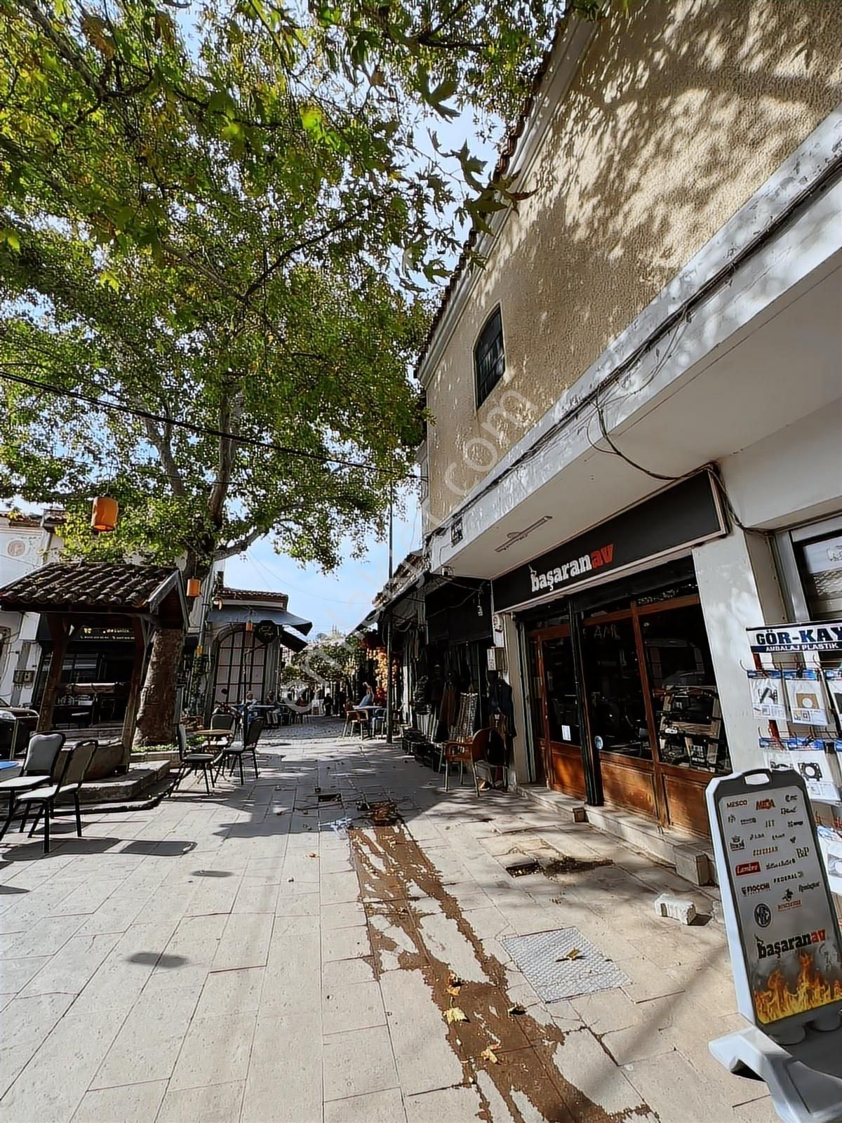 İzmir Bergama Tarihi Arasta İçerisinde Satılık İşyeri