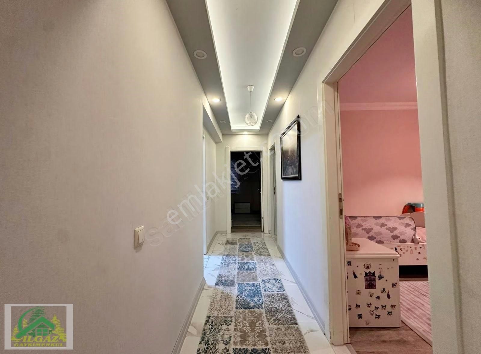 Ayvalı'da Seval Cd. Yakını 4+1 Ara Kat Teras Balkon Lüks Yapılı - Görsel 19