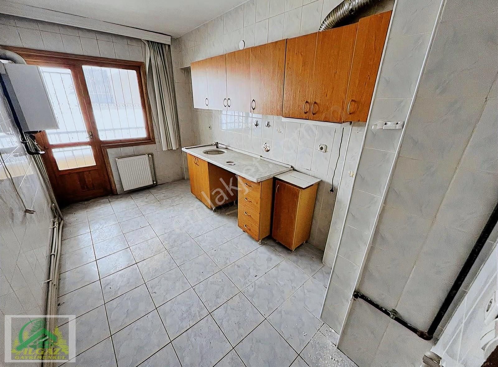 Etlik'te Ara Kat 2+1 Bağımsız Krediye Uygun Fırsat Dairesi !