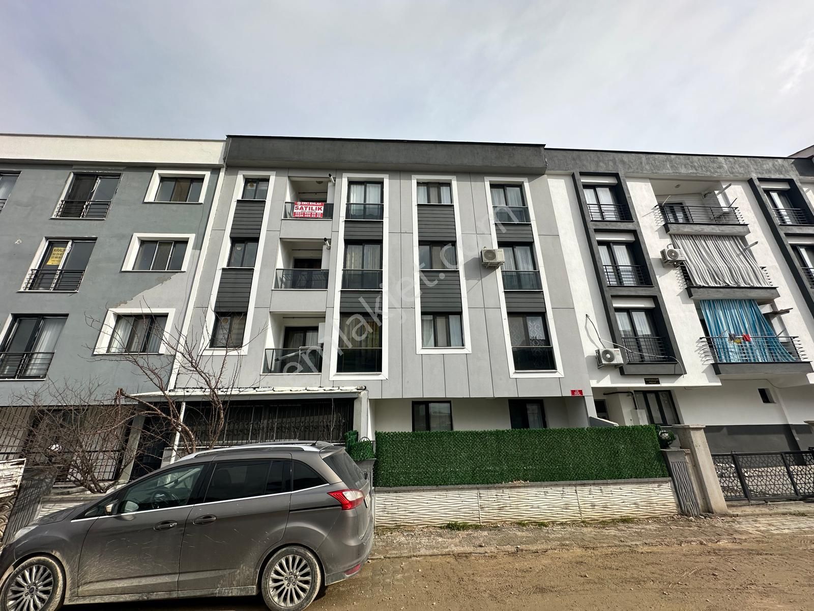 Zeki Emlak'tan Muradiye'de Eşyaları İle Satılık 2+1 Daire