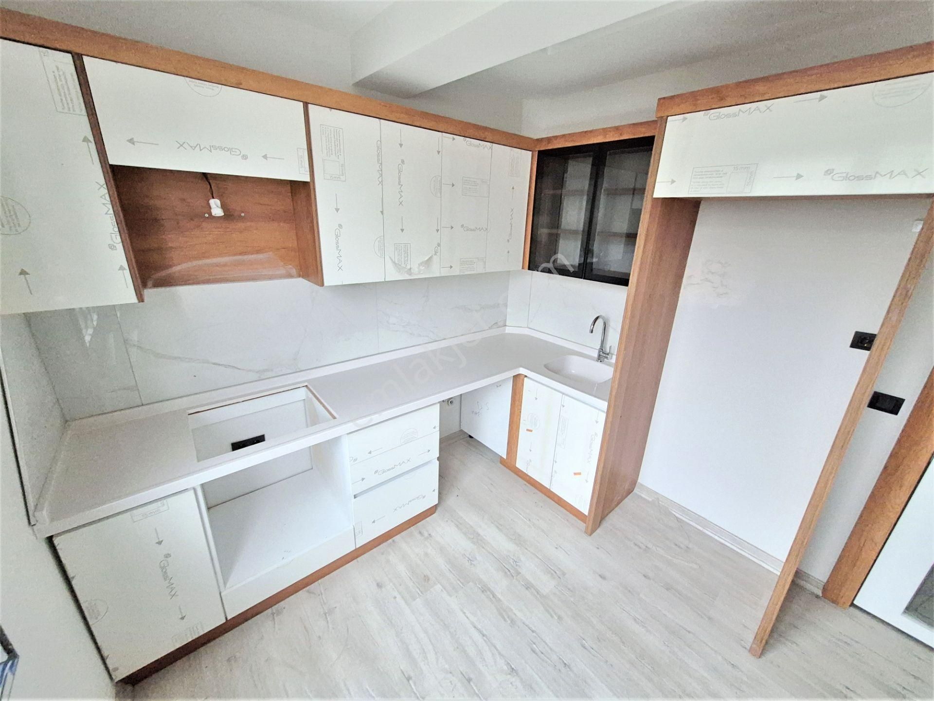 🌀gültaş Emlaktan Edremit Merkezde Ara Kat Ön Cephe Asansörlü Doğalgazlı 2+1 Daire - Görsel 6