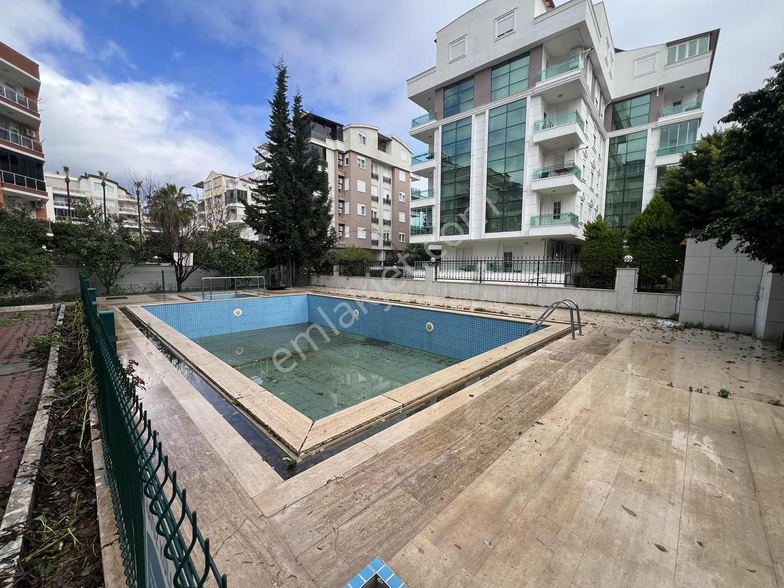 Hurma'da Ara Kat Kiralık 3+1 Ayrı Mutfak Havuzlu Daire