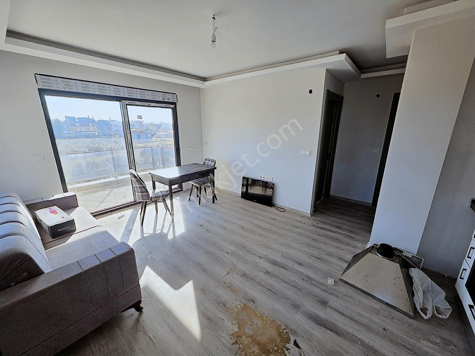 Havuzlu Sitede Ara Kat 1+1 / İskan Var / Yeniköy - Görsel 3