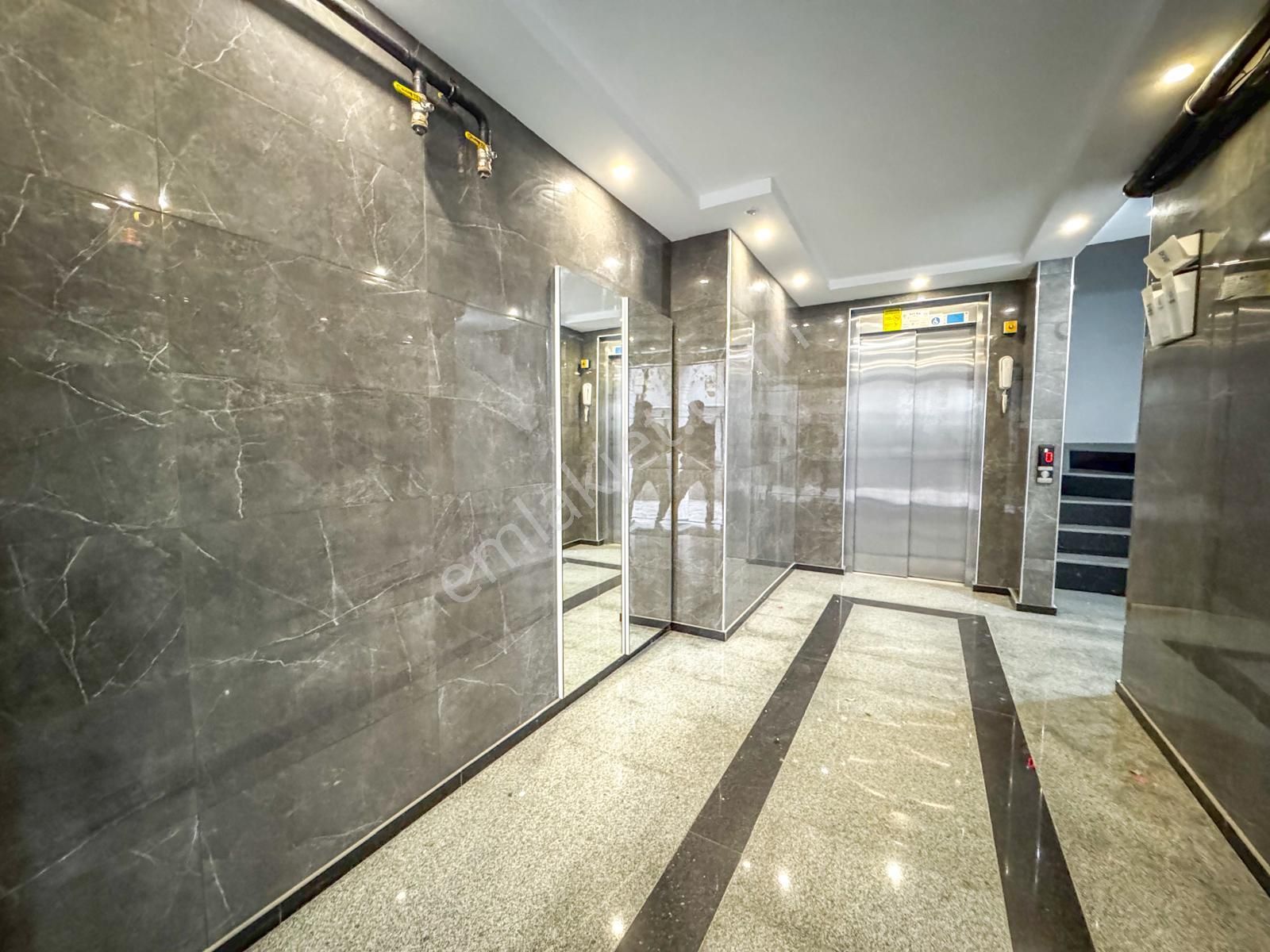 Bahçelievler Yayla Merkez Yakını 2+1 Ara Kat 4 Yıllık Bina - Görsel 3