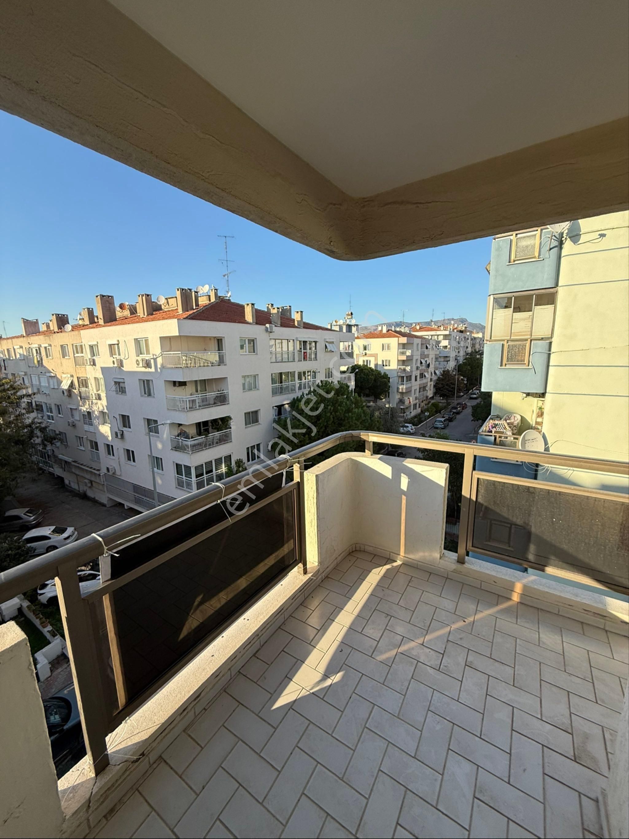Sahibinden/bostanlı Hüseyin Yurttaş Sokak/aydınlık 3+1 Kiralık - Görsel 3