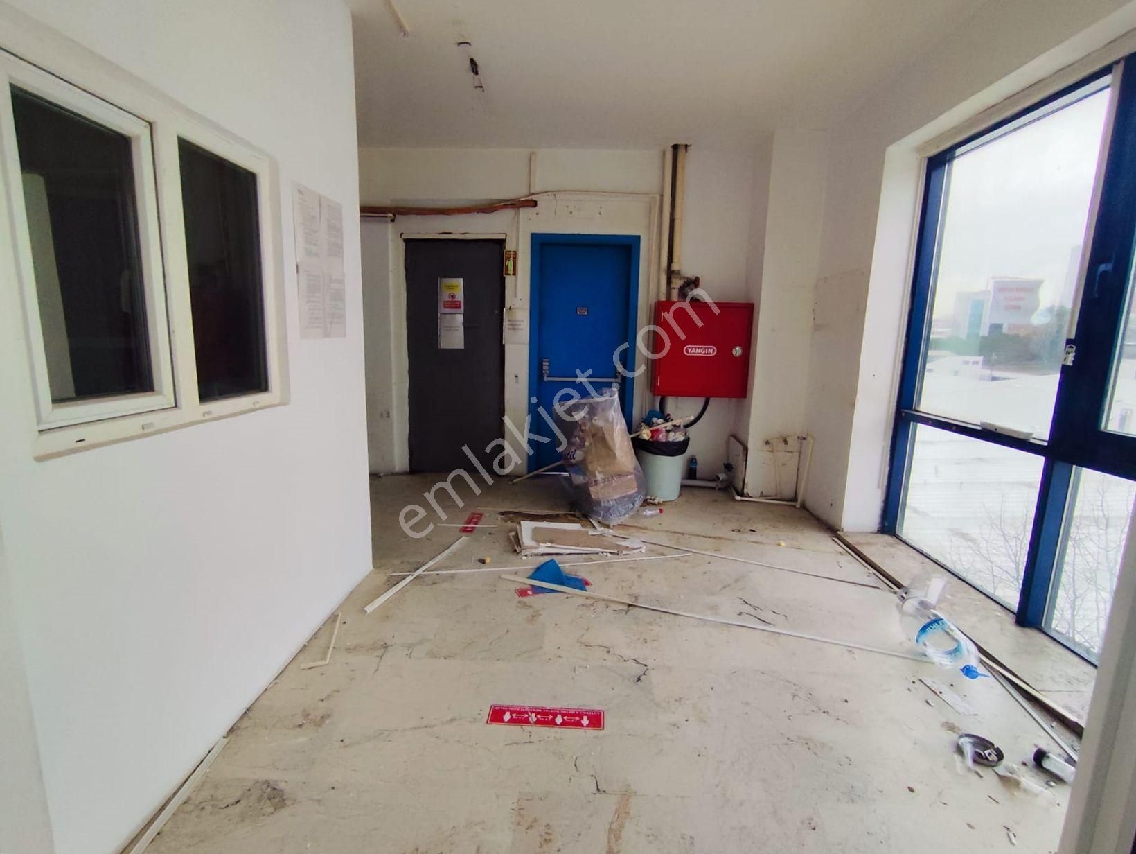 Mertcan Dan E5' Paralel 450m2 Kullanıma Hazır Kiralık İş Yeri - Görsel 29