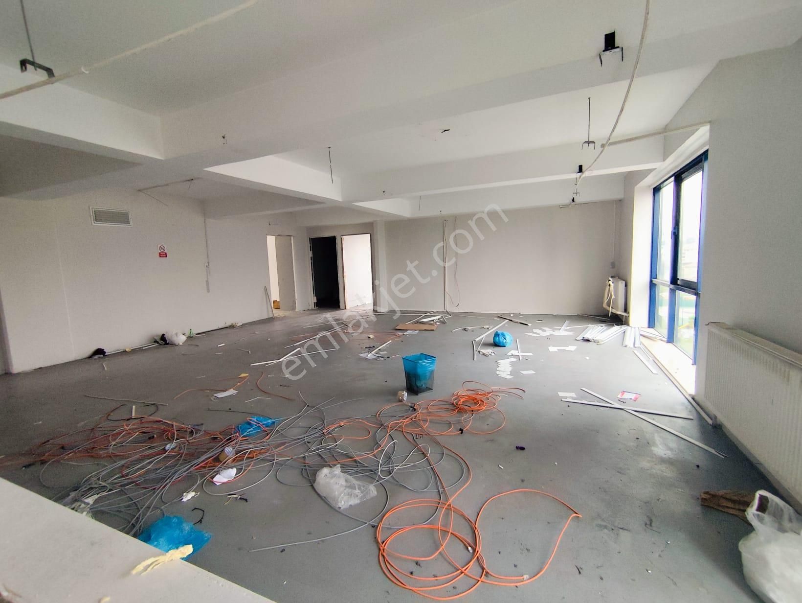 Mertcan Dan E5' Paralel 450m2 Kullanıma Hazır Kiralık İş Yeri - Görsel 20