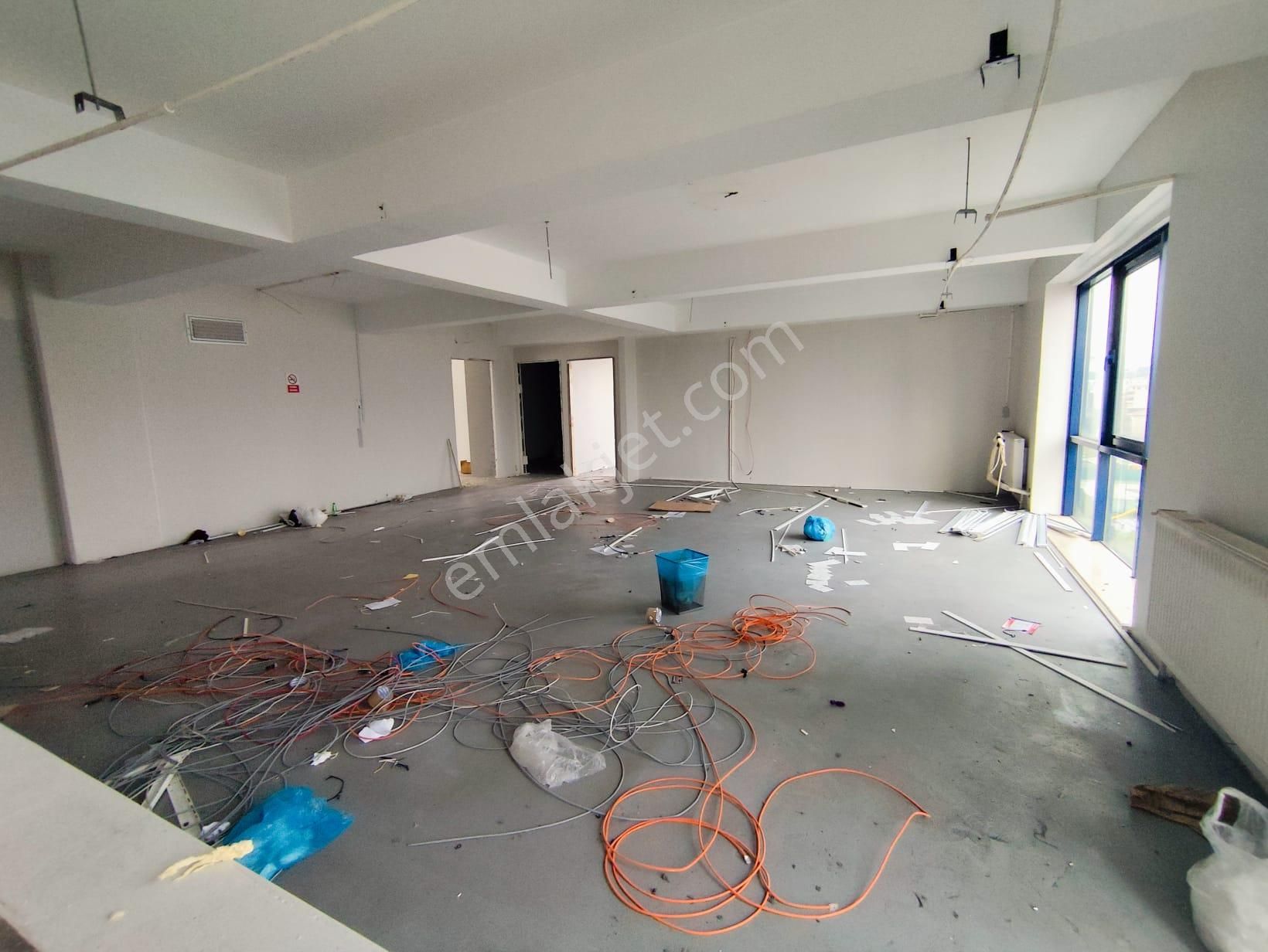 Mertcan Dan E5' Paralel 450m2 Kullanıma Hazır Kiralık İş Yeri - Görsel 18