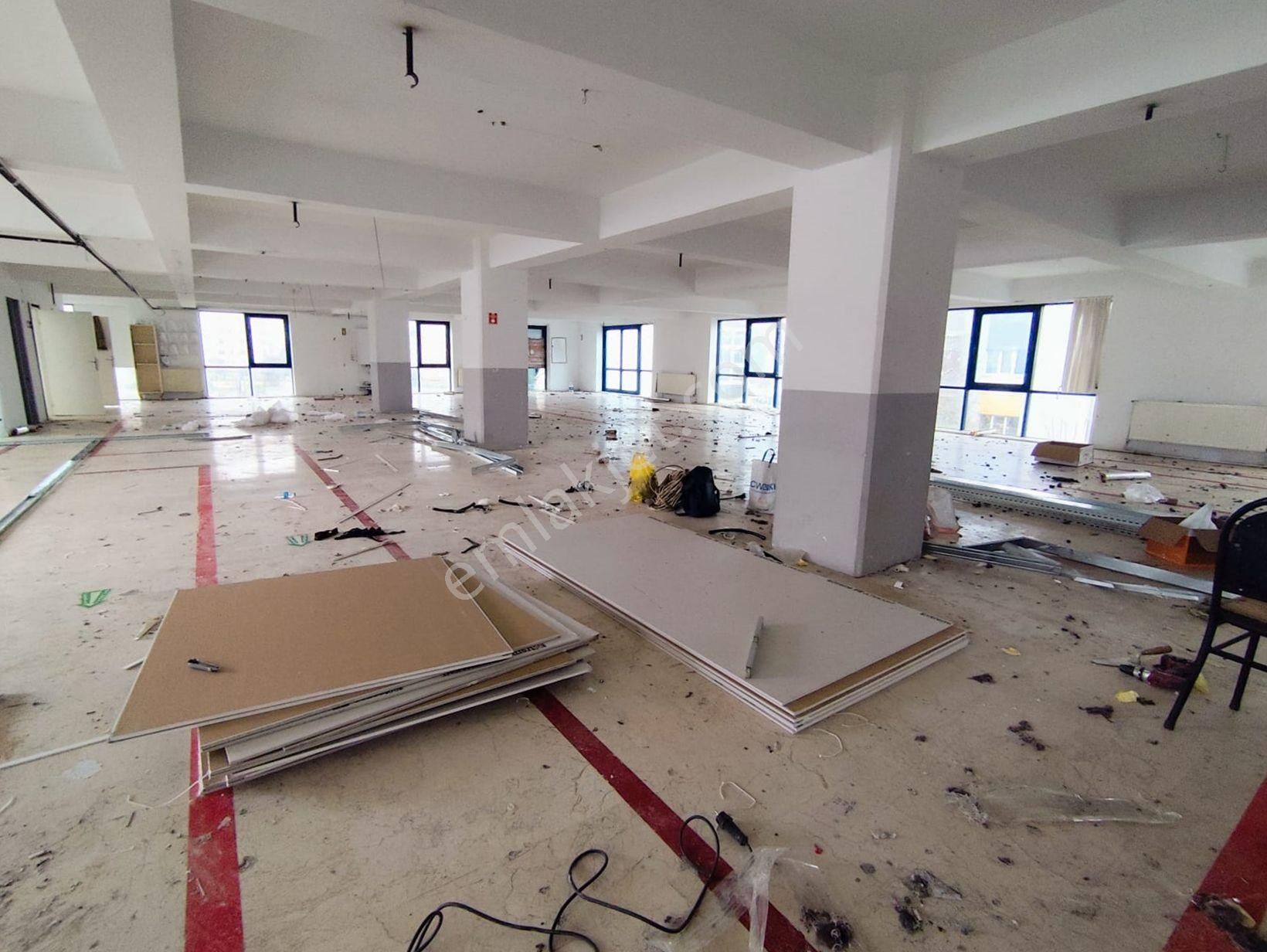 Mertcan Dan E5' Paralel 450m2 Kullanıma Hazır Kiralık İş Yeri - Görsel 21