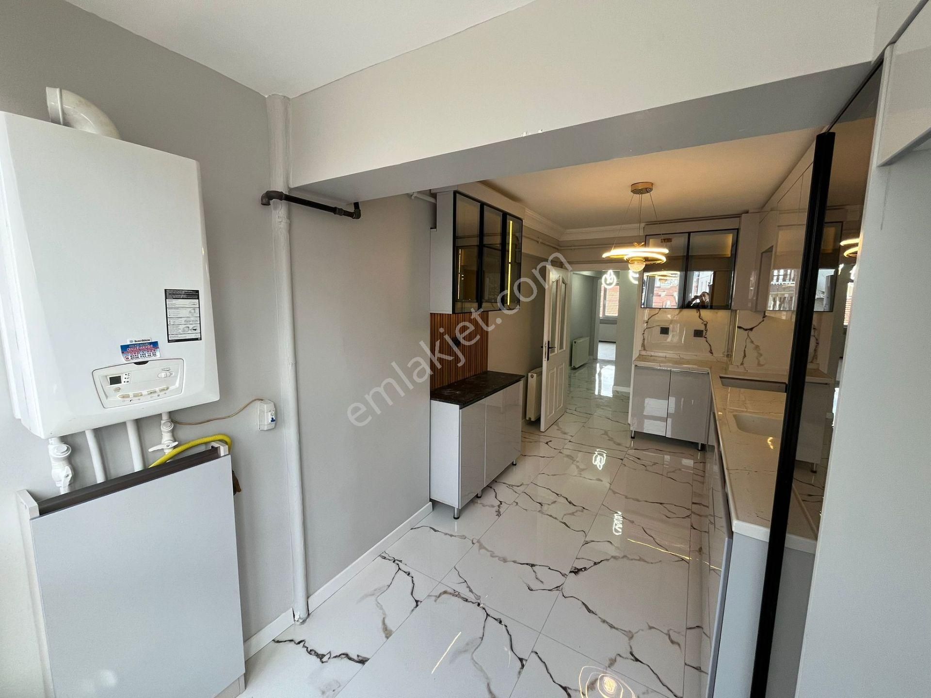 Bilgen Vatan'dan Bademlik'te Dutluk Metro Yakını 1. Kat Ön Cephe 3+1 Megalüks Yapılı Satılık Daire - Görsel 5