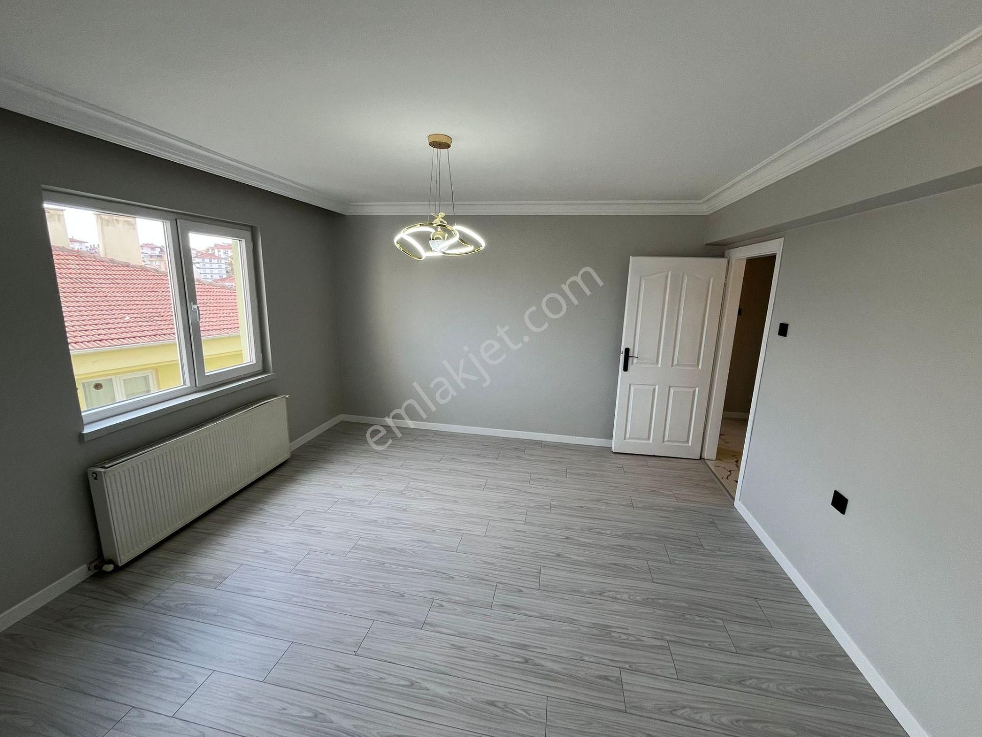 Bilgen Vatan'dan Bademlik'te Dutluk Metro Yakını 1. Kat Ön Cephe 3+1 Megalüks Yapılı Satılık Daire - Görsel 4