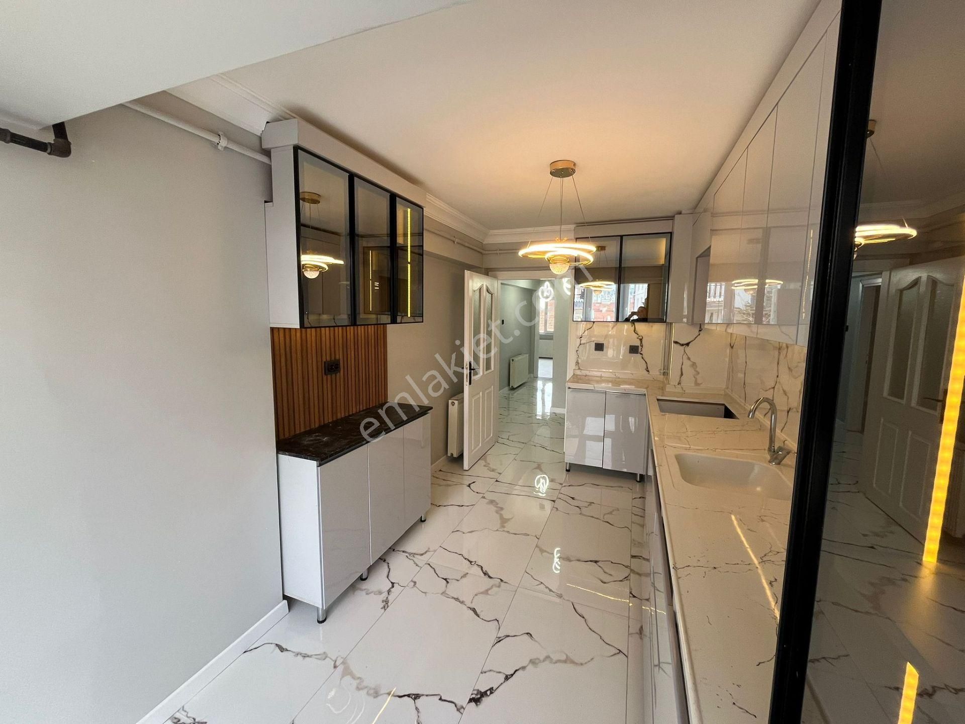 Bilgen Vatan'dan Bademlik'te Dutluk Metro Yakını 1. Kat Ön Cephe 3+1 Megalüks Yapılı Satılık Daire - Görsel 6