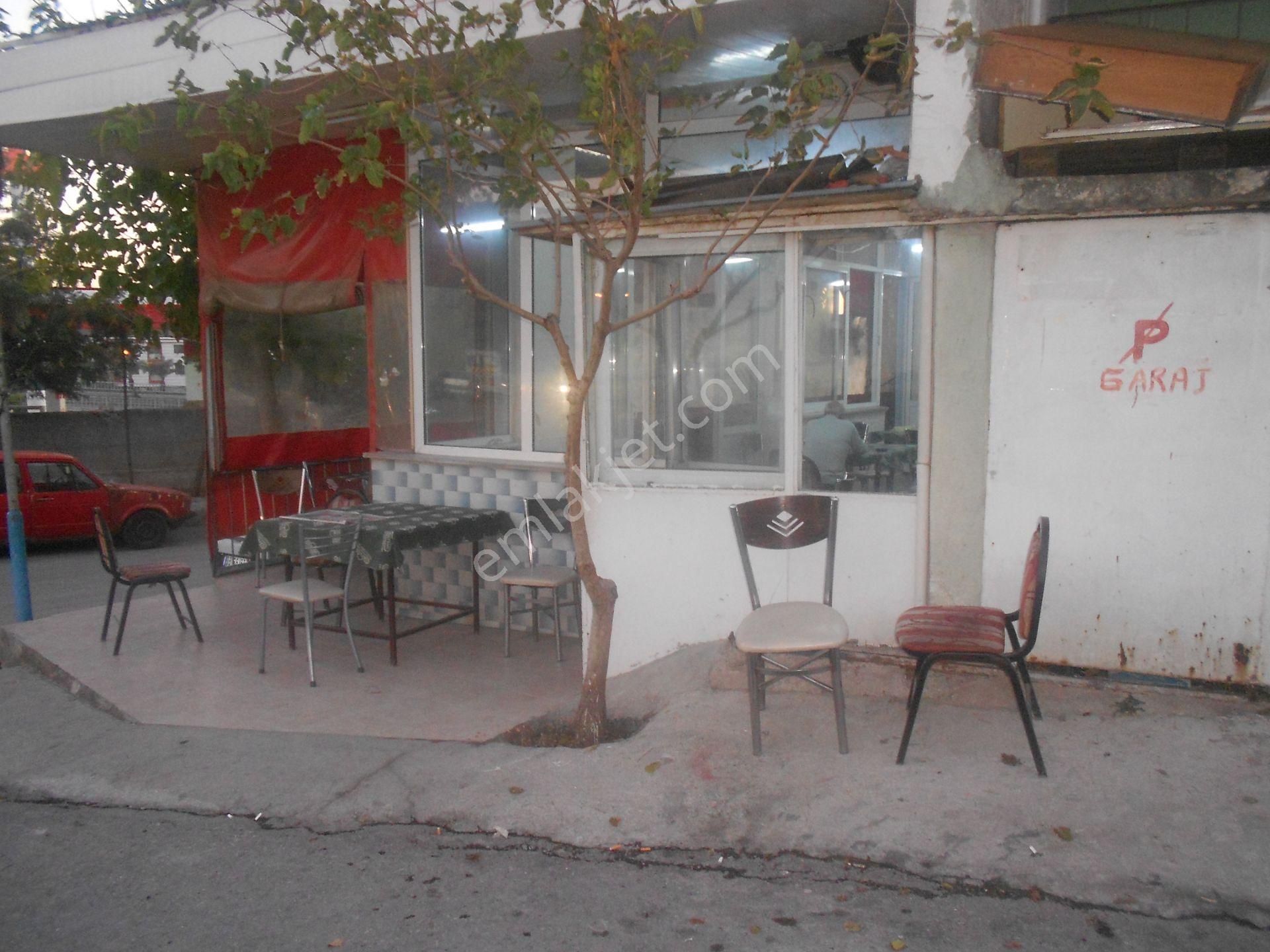 Buca Çaldıran Mah.//benzinlik Yanında Mahallenin Girişinde/244m2 Binanın 3'de1hissesi Satılık..