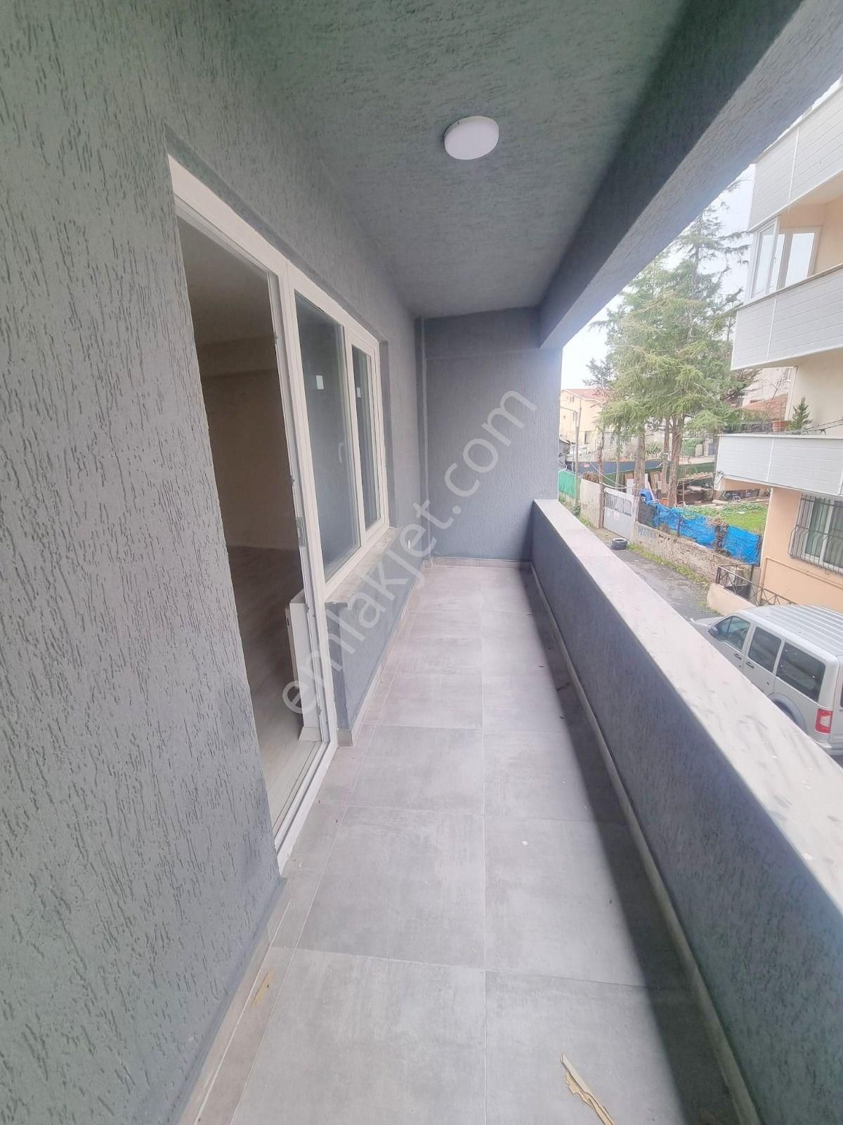 Tarabyaüstü Cumhuriyette Komple Yeni Binada 2+1 Kiralık Daire