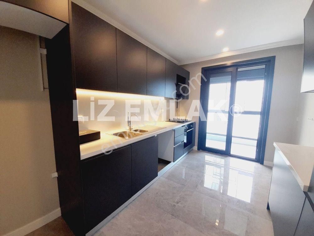 Suadiye'de Bağdat'a Yakın Balkonlu Ebeveynli 102 M2 Net 3+1 Daire