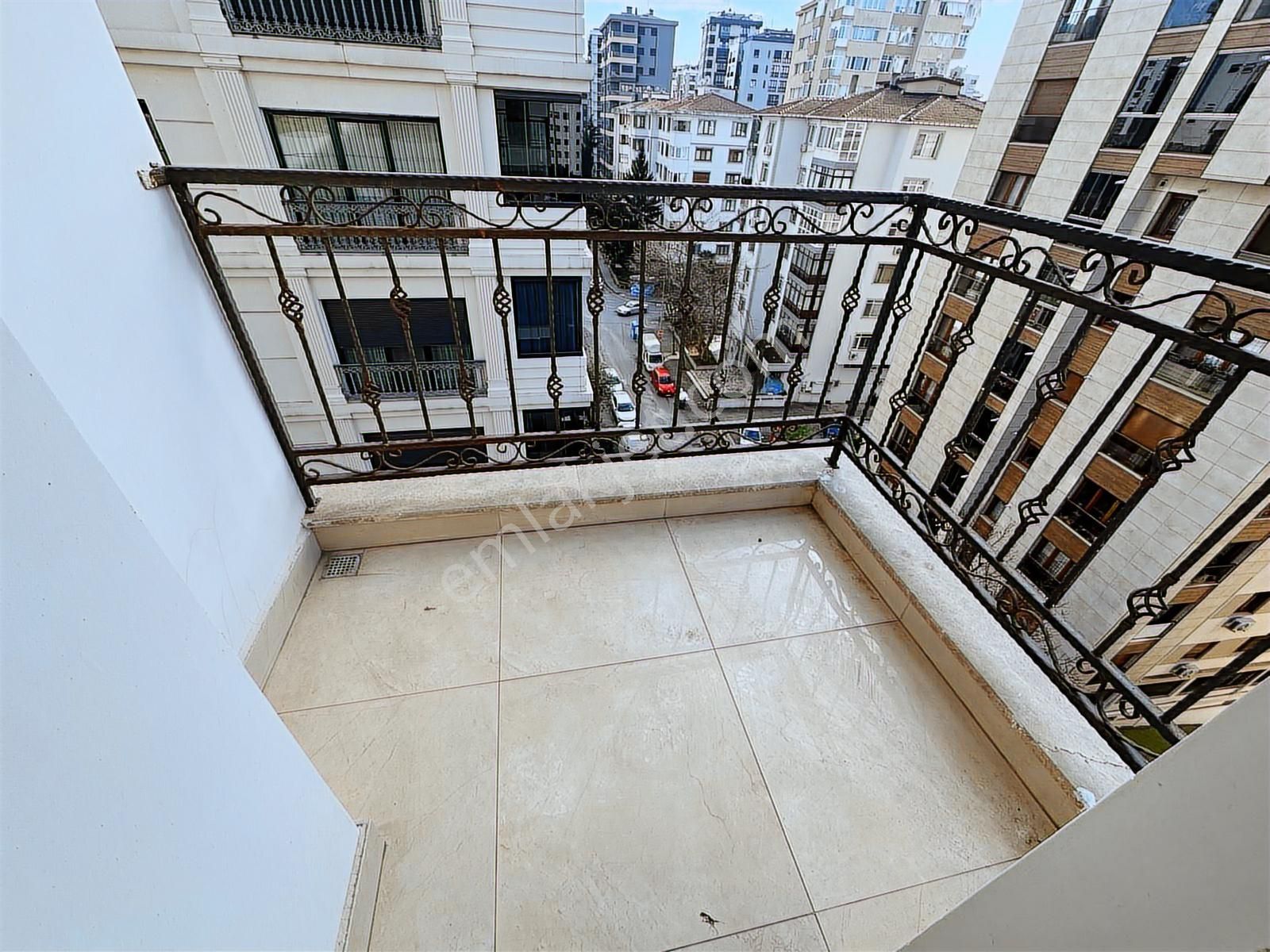 Suadiye'de 3+1 Net 108m2 Ebv Banyolu Çift Balkonlu Fırsat - Görsel 13