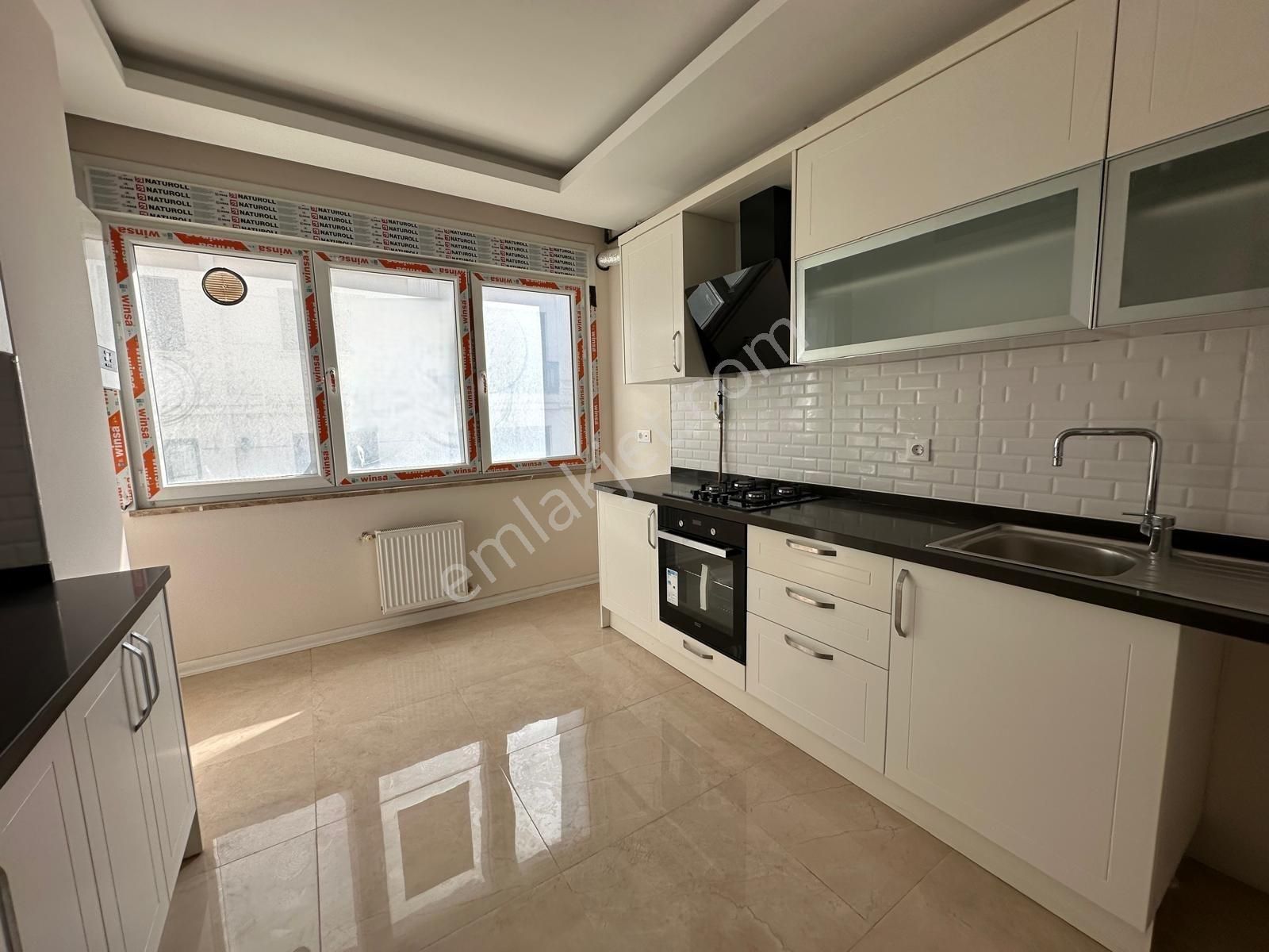 Suadiye'de 3+1 Net 108m2 Ebv Banyolu Çift Balkonlu Fırsat - Görsel 5