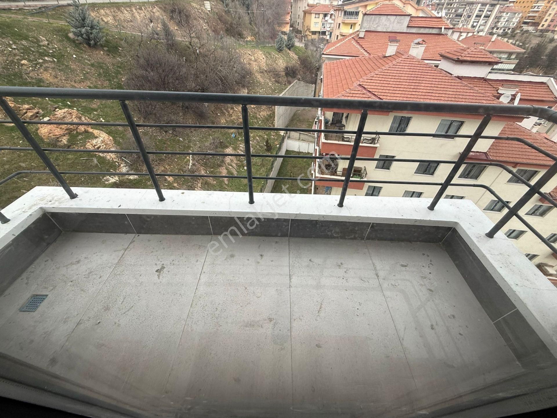 Bilgen Vatan'dan Bağlarbaşı'nda Kapalı Otoparklı Site İçerisinde 3 Asansörlü 2+1 Sıfır Daire - Görsel 11