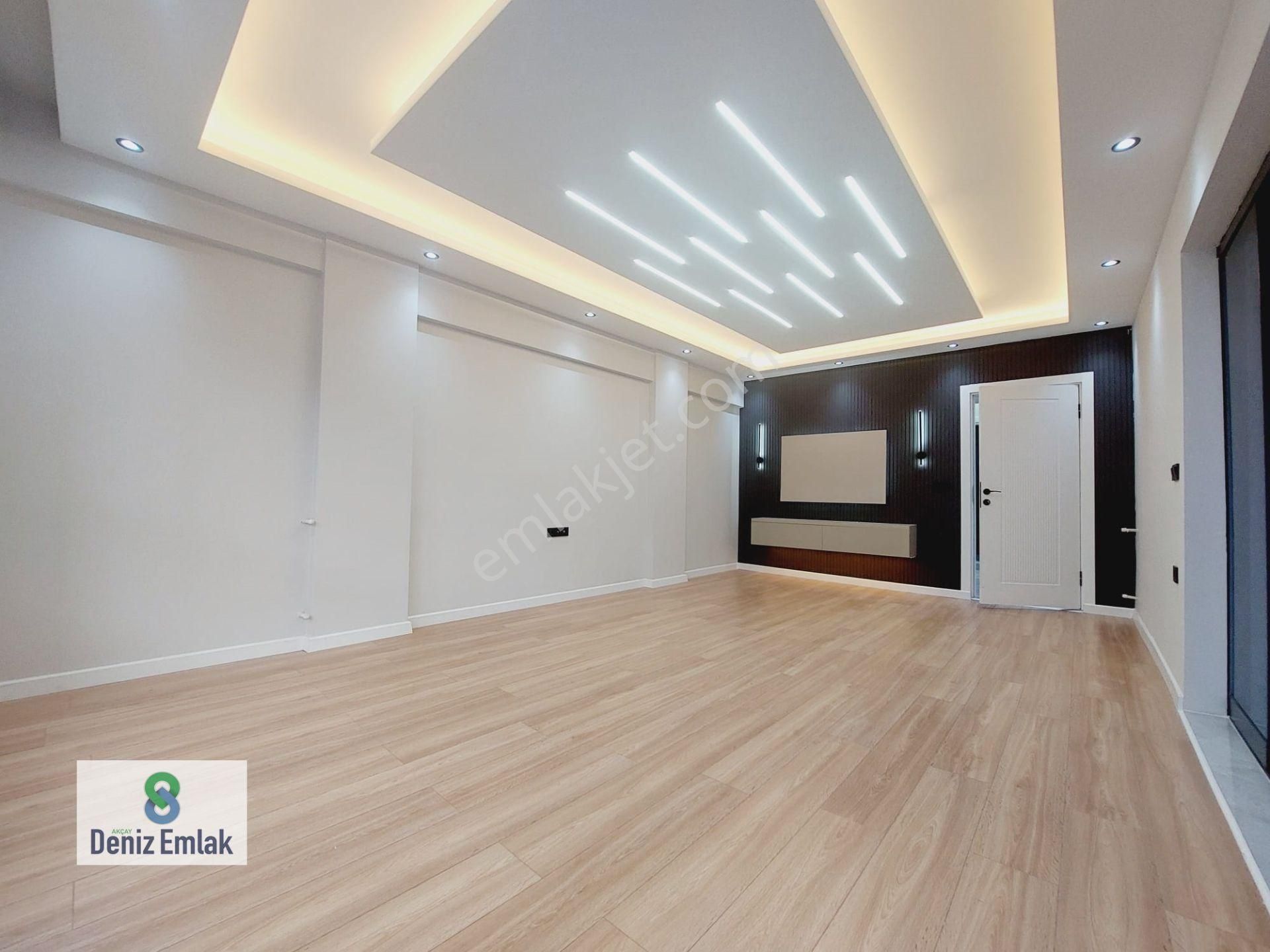 Denizden Akçay Sarıkızda Öncephe Ebeveynli Satılık 2+1 Daire.