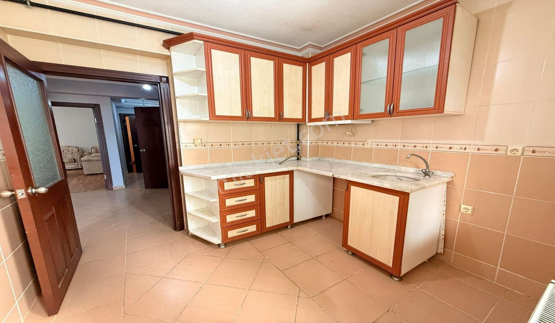 Ufuktepe Cadde Yakını 3+1 Balkonlu Taşınmaya Hazır