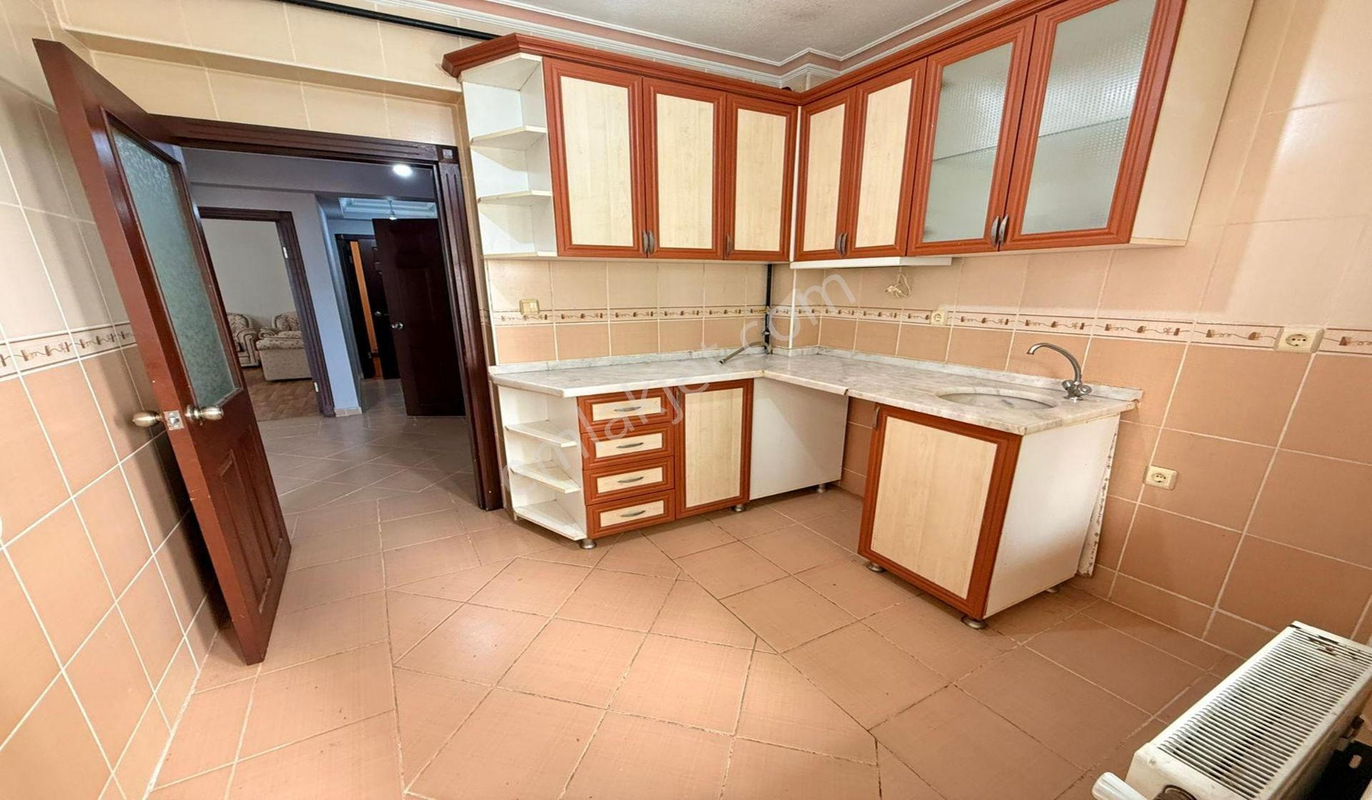 Ufuktepe Cadde Yakını 3+1 Balkonlu Taşınmaya Hazır - Görsel 2