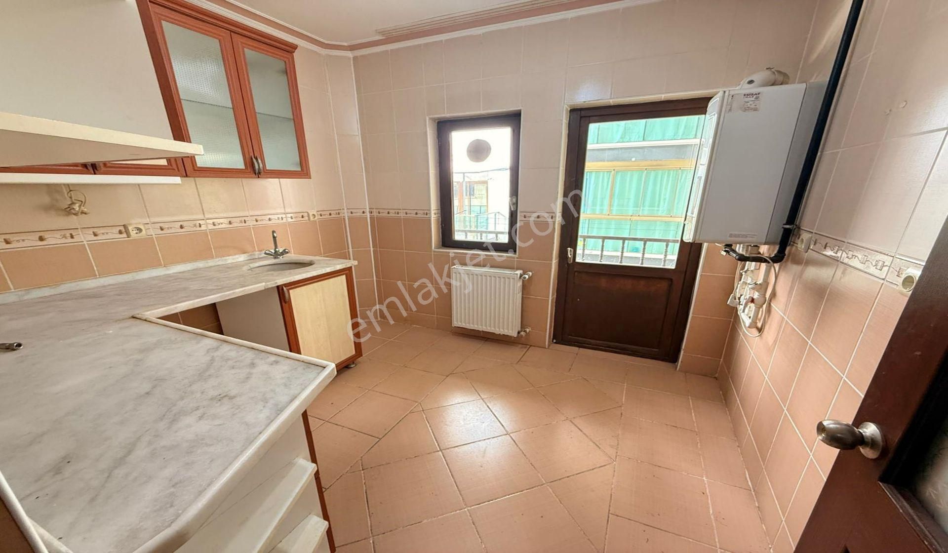 Ufuktepe Cadde Yakını 3+1 Balkonlu Taşınmaya Hazır - Görsel 4