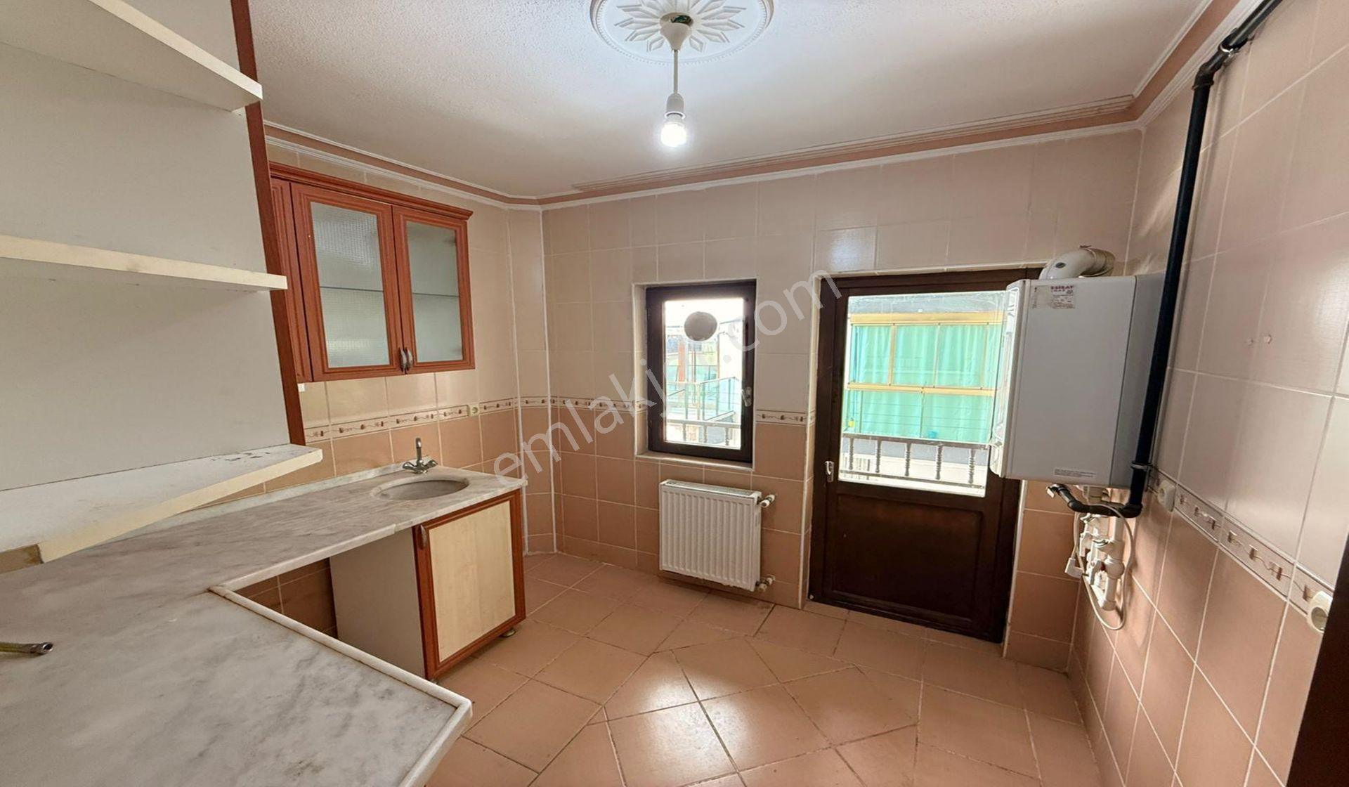 Ufuktepe Cadde Yakını 3+1 Balkonlu Taşınmaya Hazır - Görsel 5