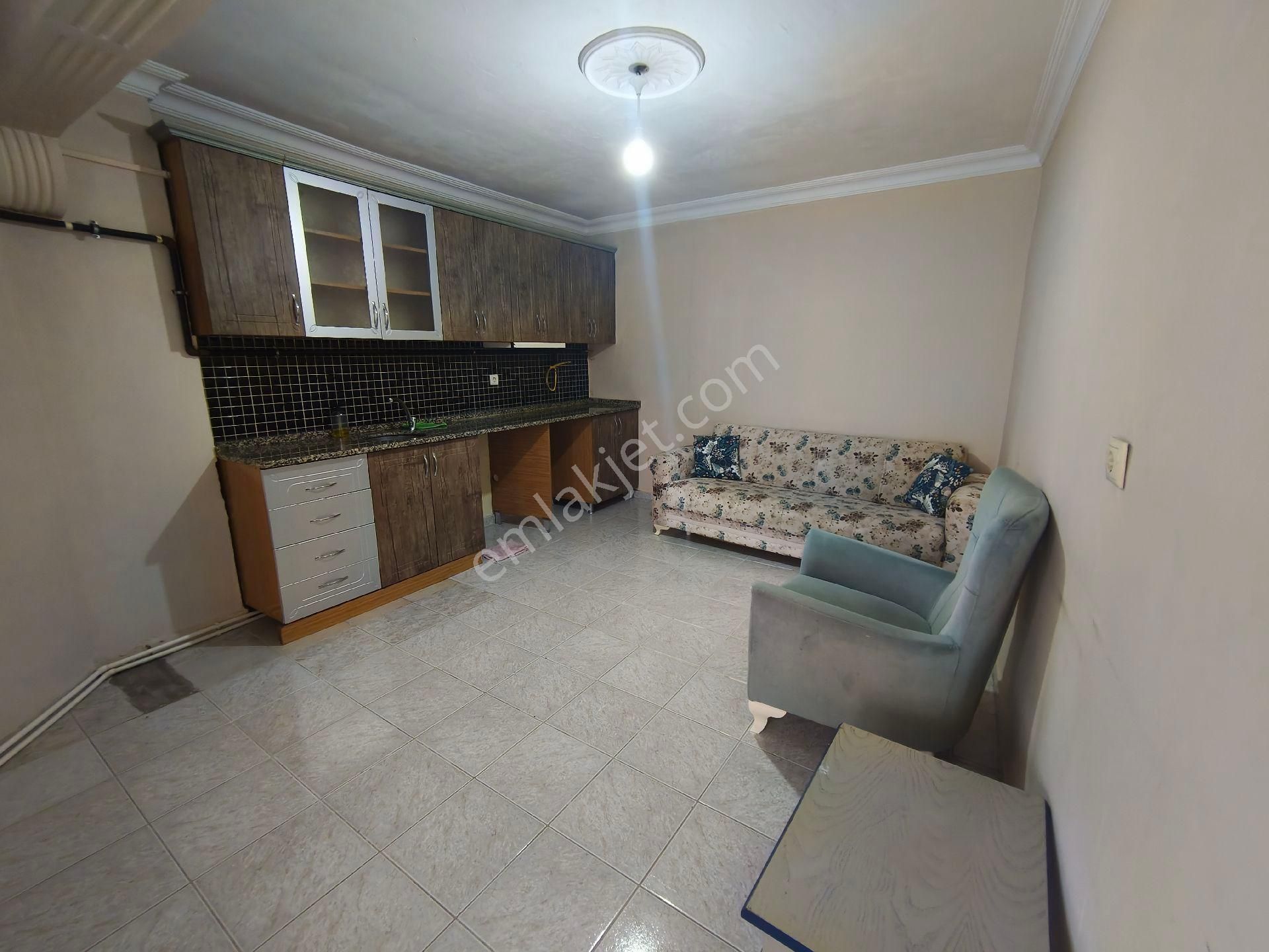 Güneyden Metroya 8 Dakika Yürüme 1+1.55m2 Y.giriş Daire