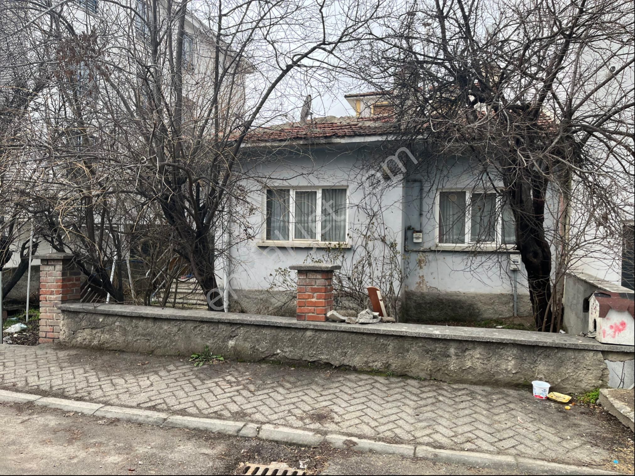 Odunpazarı Osmangazi’de Satılık Kargir Bahçeli Ev