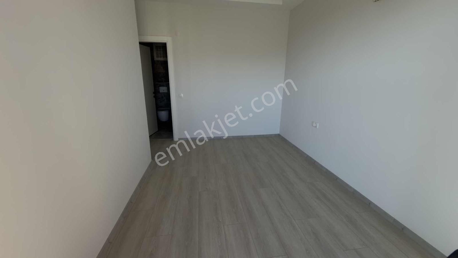 Çıplaklı Mahallesinde Satılık Cadde Üzeri Geniş Kullanışlı Daire - Görsel 9