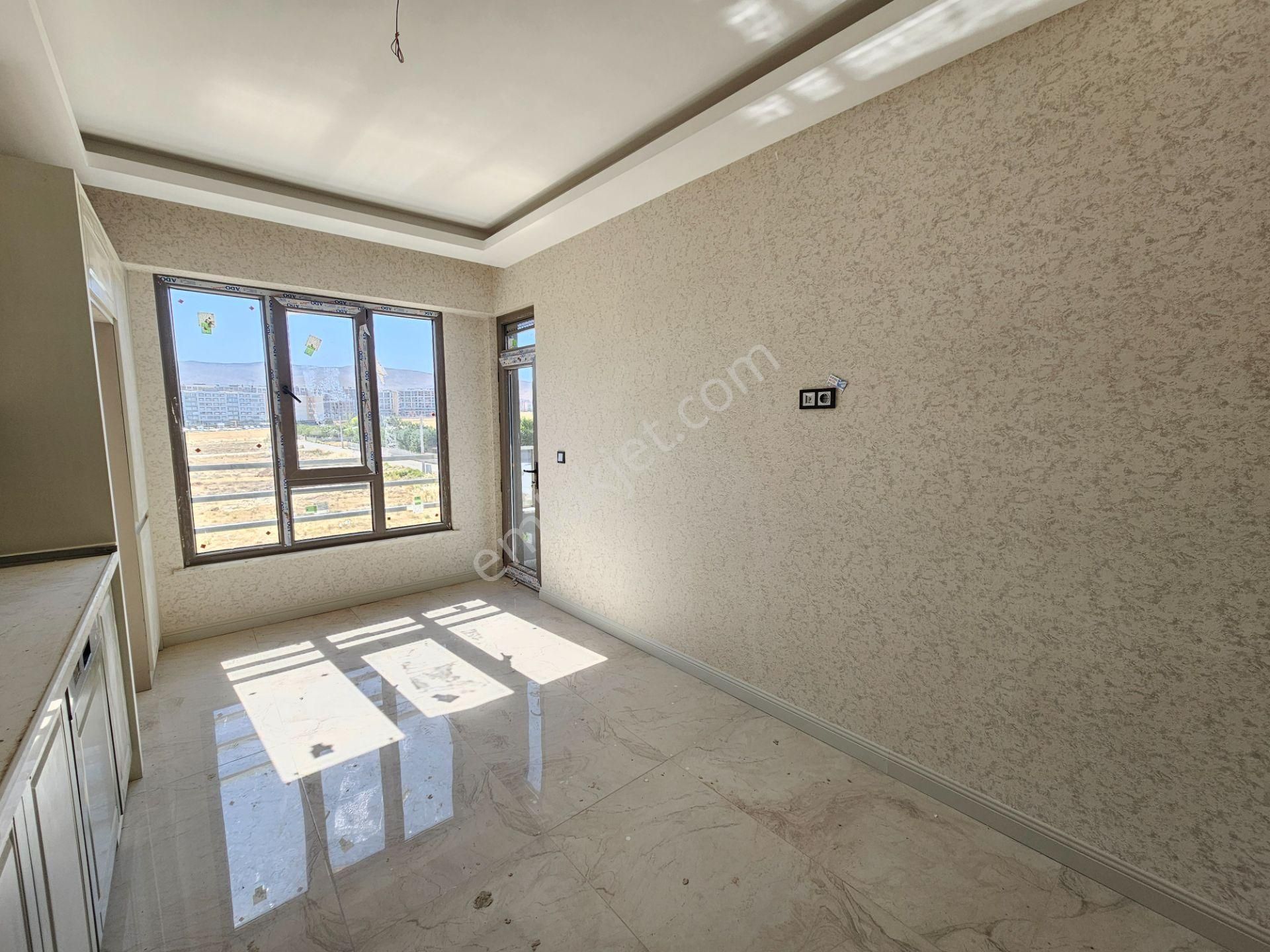 Beyhekim Mah. Şafak Caddesine Yakın İşyapar Gayrimenkul'den Site İçi Lüks Sıfır Geniş 3+1 Daire - Görsel 13